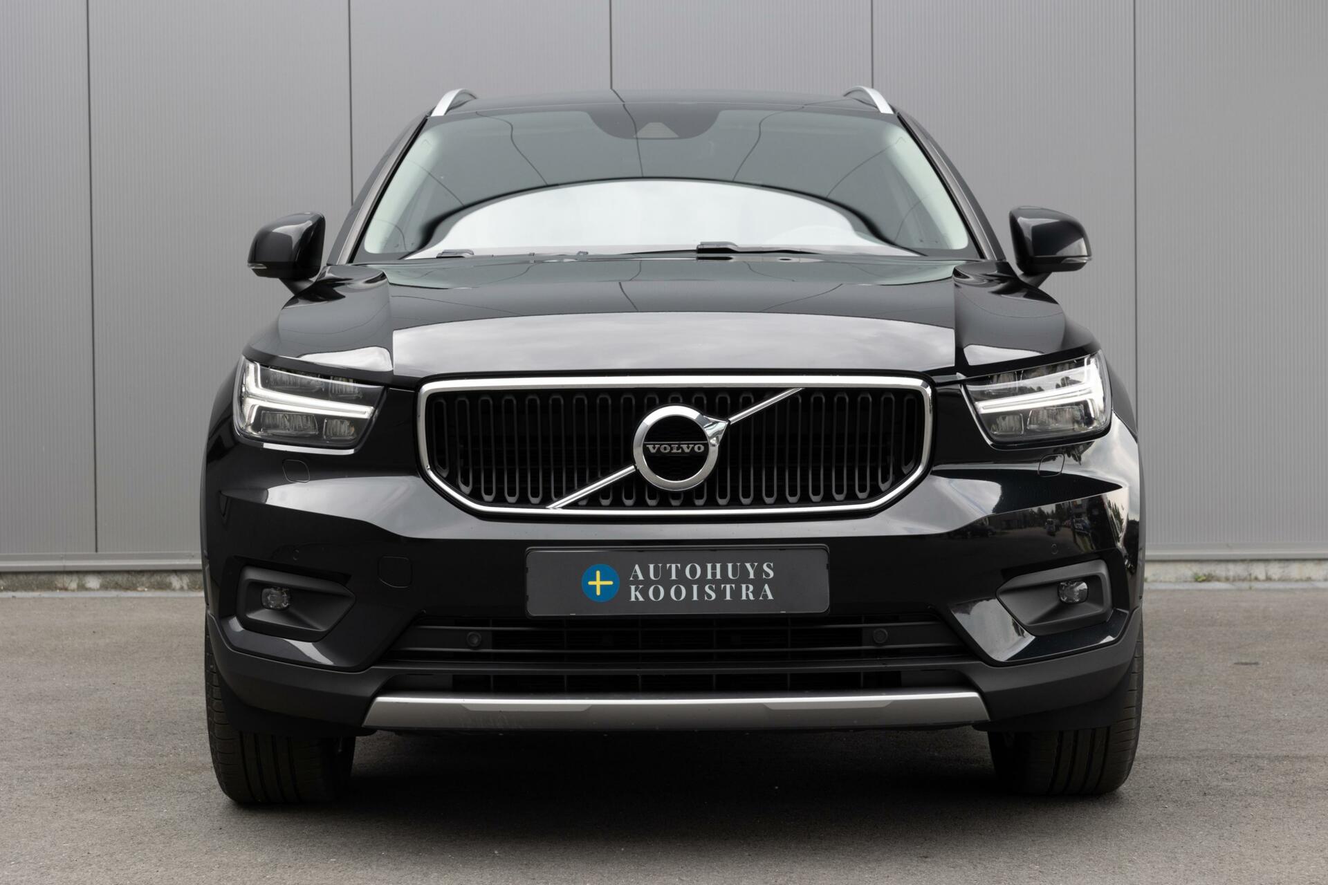 Volvo XC40 | B4 AWD Momentum Pro | H&K Audio | Keyless | Achteruitrijcamera | Elektrisch wegklapbare trekhaak |