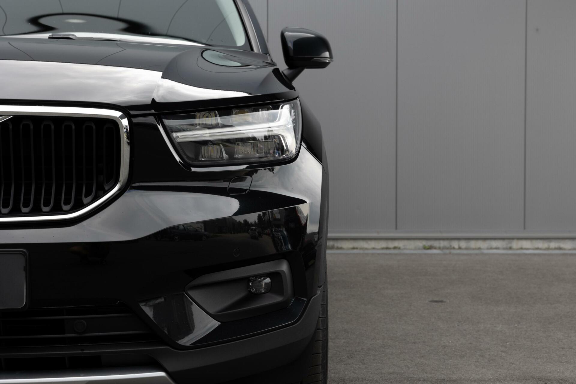 Volvo XC40 | B4 AWD Momentum Pro | H&K Audio | Keyless | Achteruitrijcamera | Elektrisch wegklapbare trekhaak |