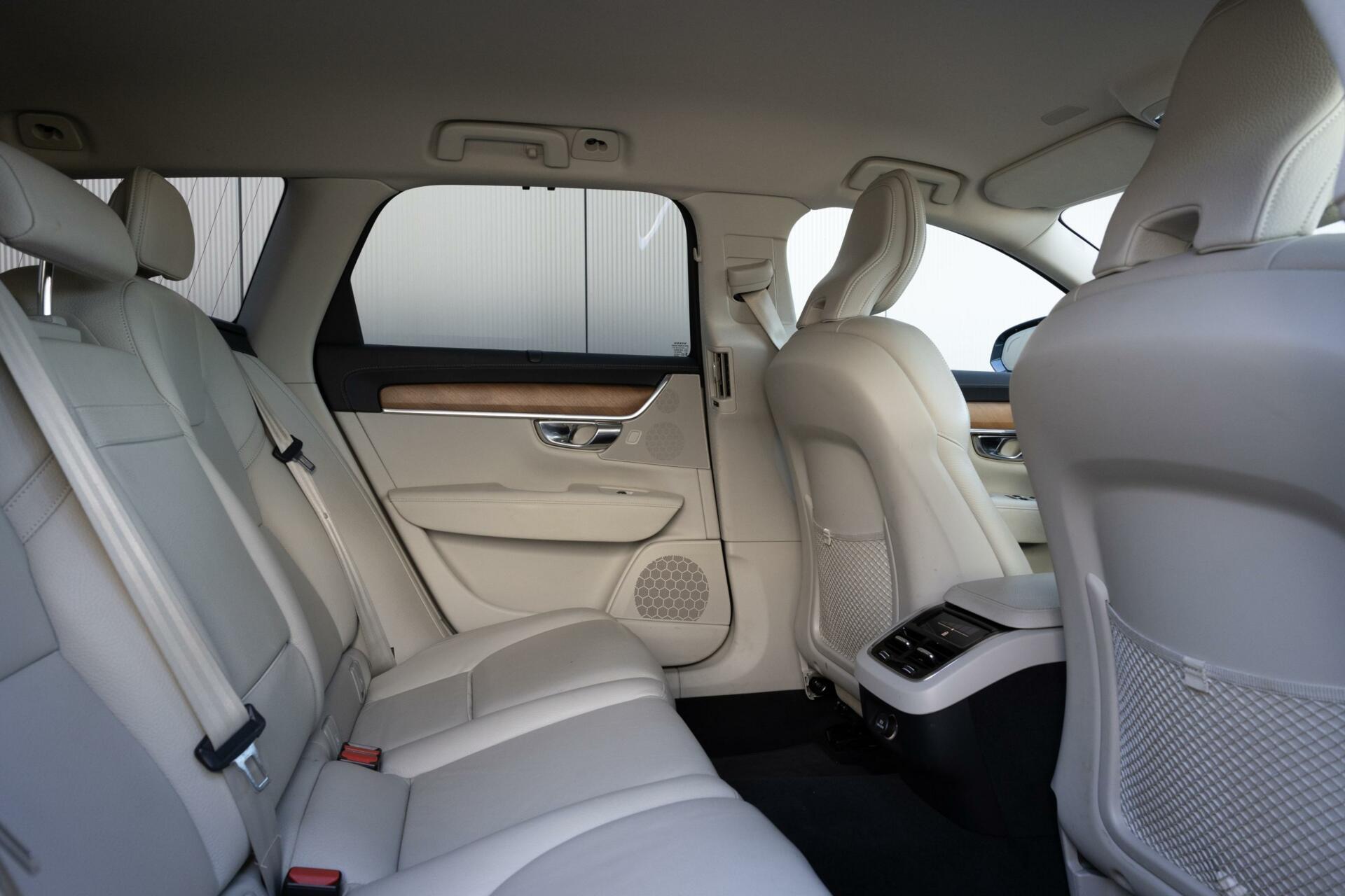 Volvo V90 | T5 Inscription | 360° camera | Head up Display | Lederen bekleding | Pilot Assist |