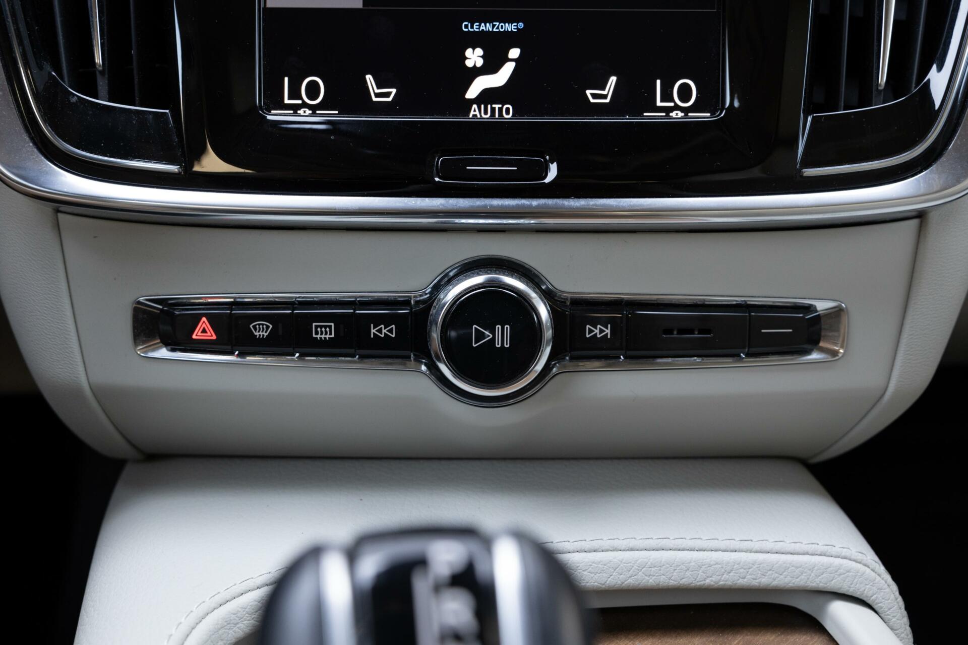 Volvo V90 | T5 Inscription | 360° camera | Head up Display | Lederen bekleding | Pilot Assist |