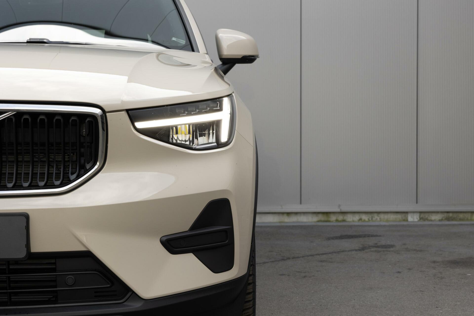 Volvo XC40 2.0 B3 Core Mild Hybrid Google Led MY 2025