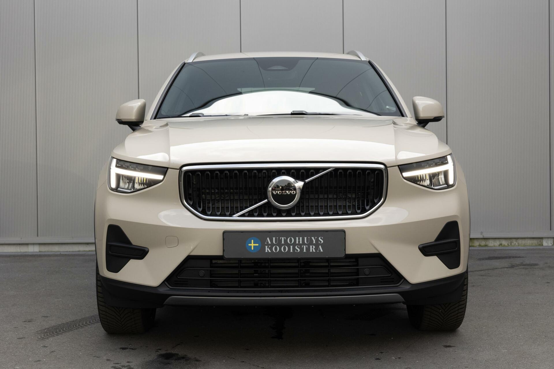 Volvo XC40 2.0 B3 Core Mild Hybrid Google Led MY 2025