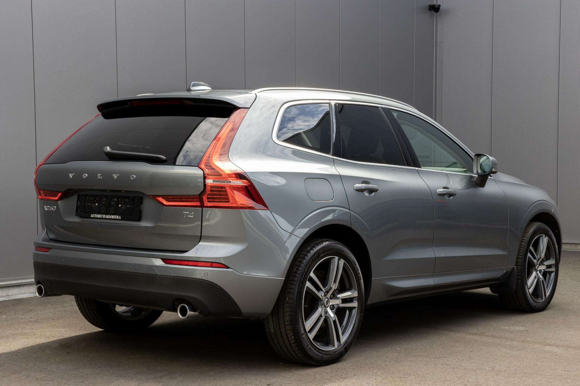 Volvo XC60 2.0 T4 Momentum Pro Pano Elektrische Trekhaak