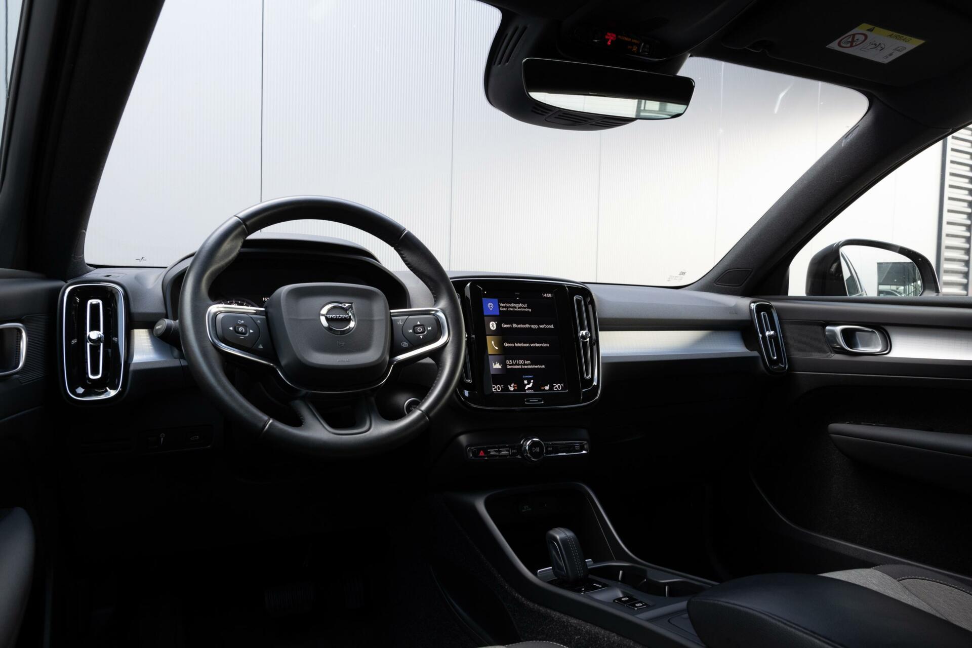 Volvo XC40 | B4 Momentum Pro | 2100 trekgewicht | Autopilot | Keyless | Achteruitrijcamera |