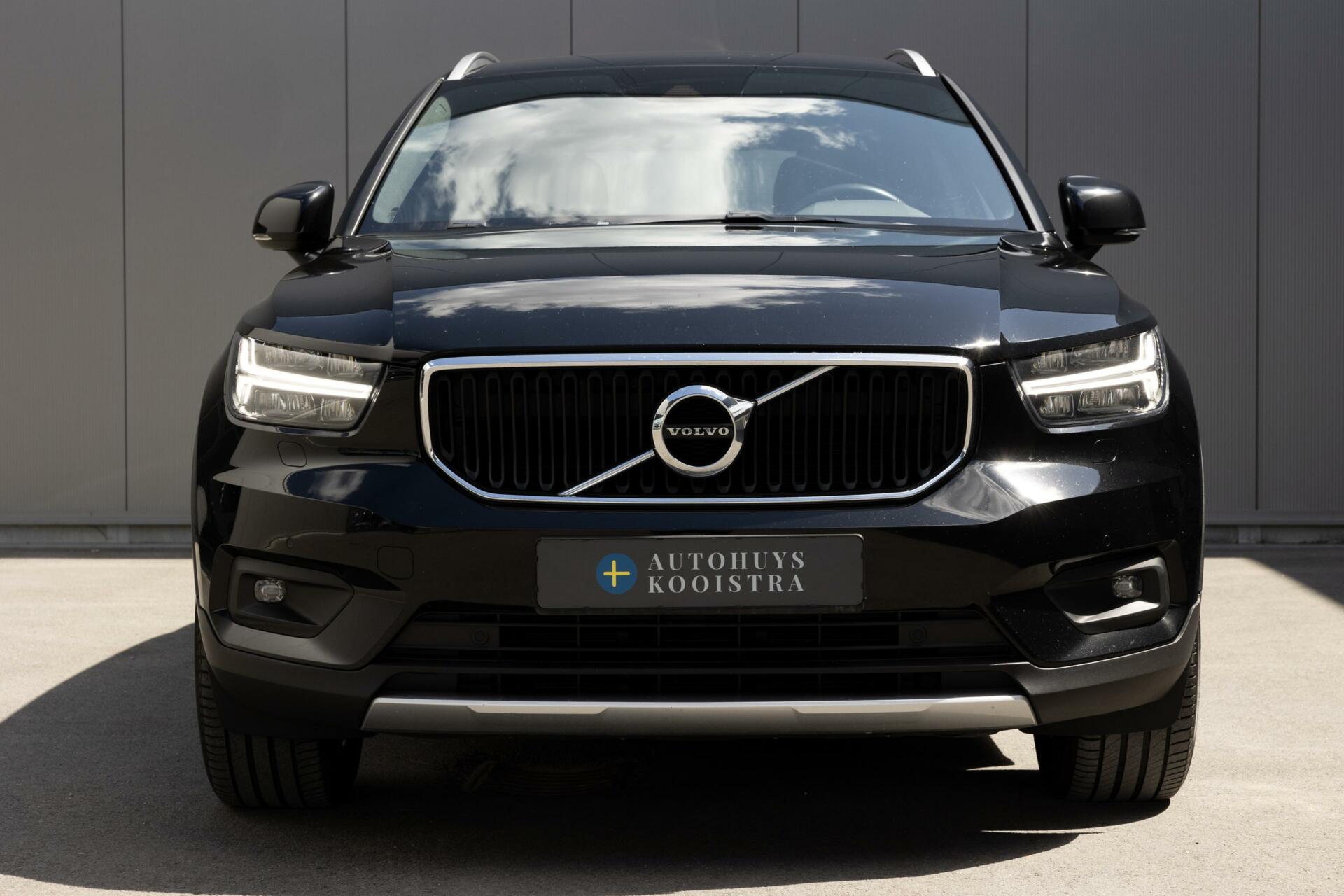 Volvo XC40 | B4 Momentum Pro | 2100 trekgewicht | Autopilot | Keyless | Achteruitrijcamera |