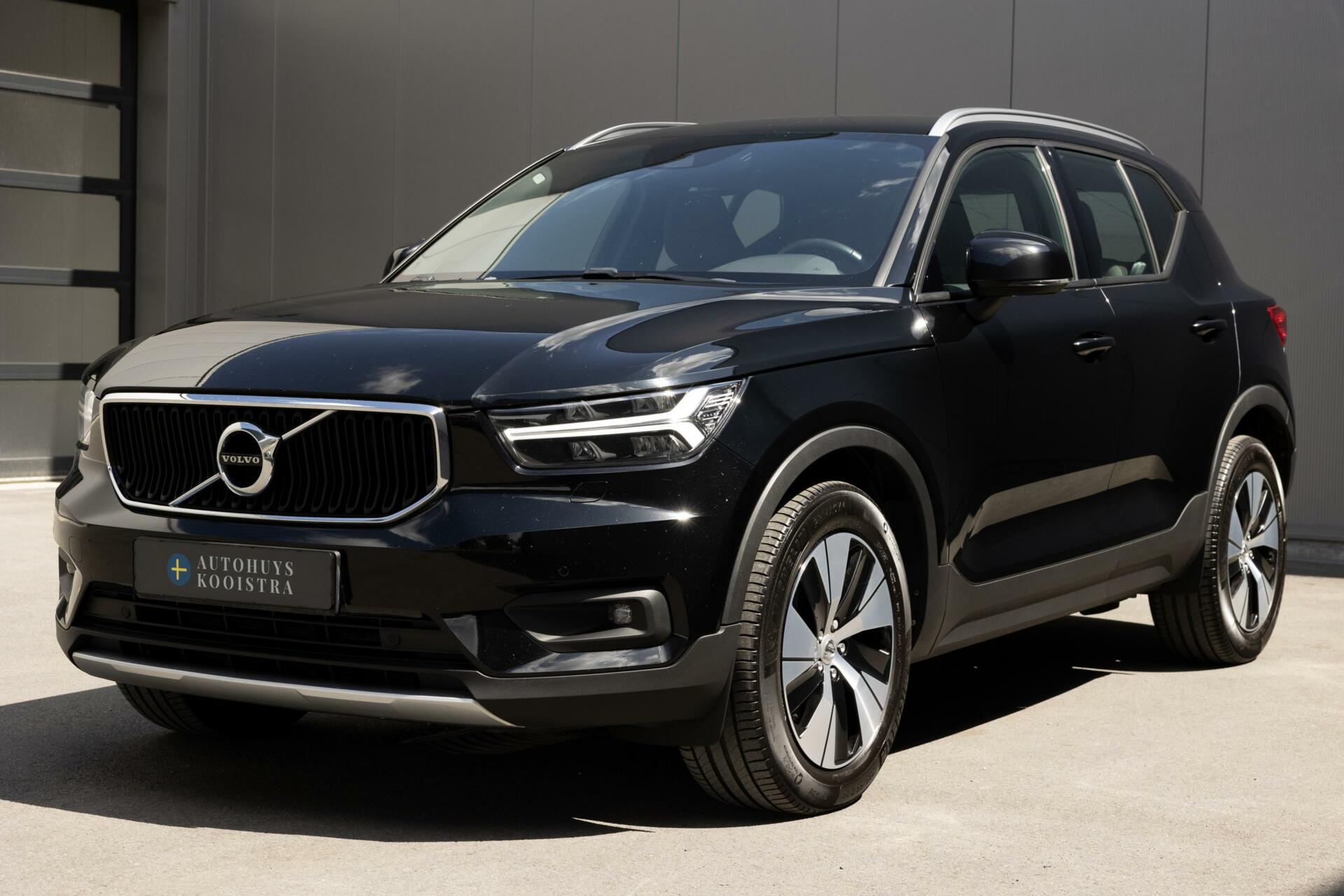 Volvo XC40 | B4 Momentum Pro | 2100 trekgewicht | Autopilot | Keyless | Achteruitrijcamera |