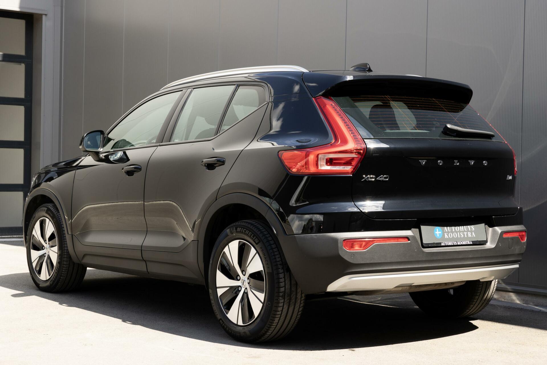 Volvo XC40 | B4 Momentum Pro | 2100 trekgewicht | Autopilot | Keyless | Achteruitrijcamera |