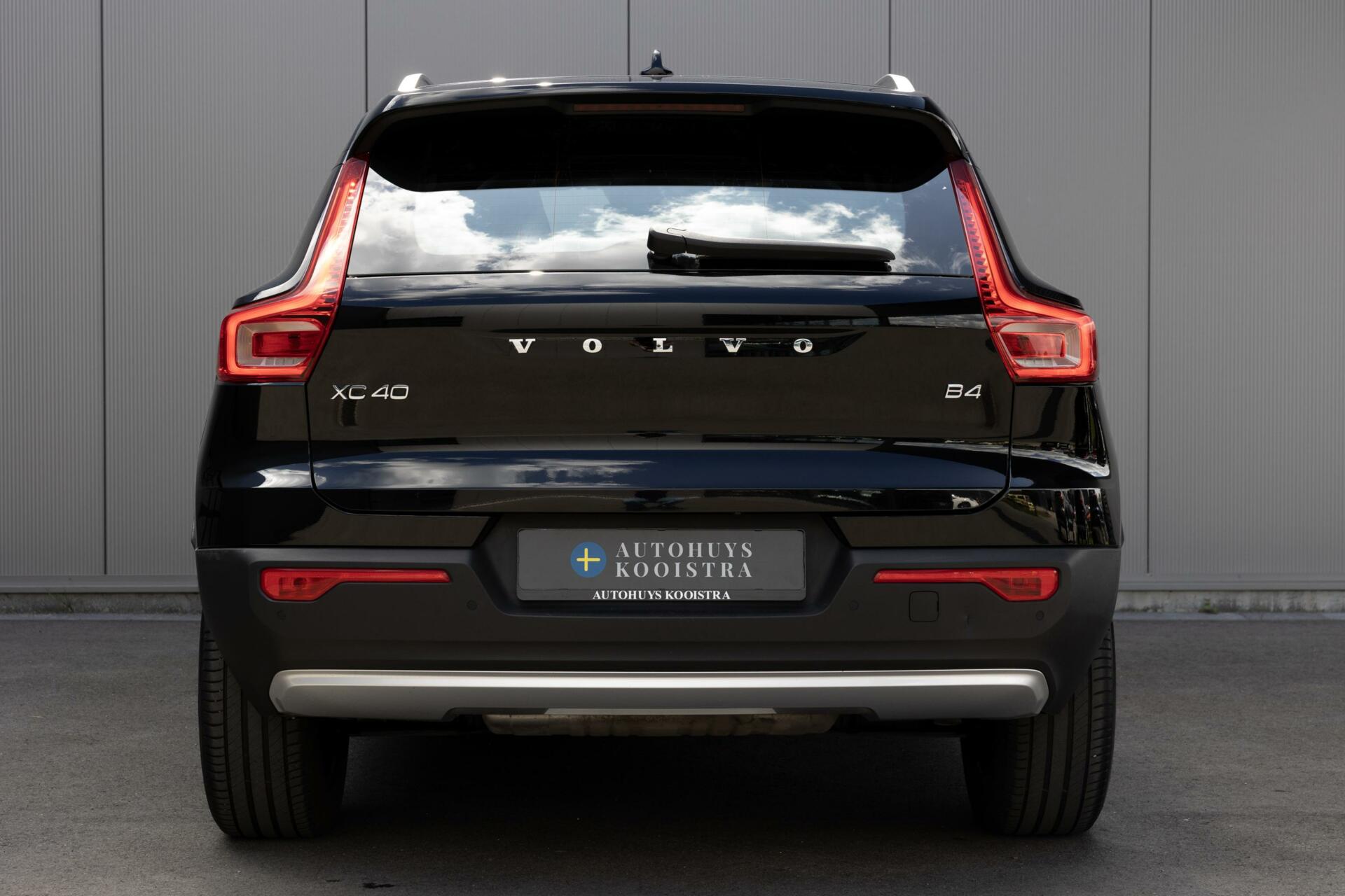 Volvo XC40 | B4 Momentum Pro | 2100 trekgewicht | Autopilot | Keyless | Achteruitrijcamera |