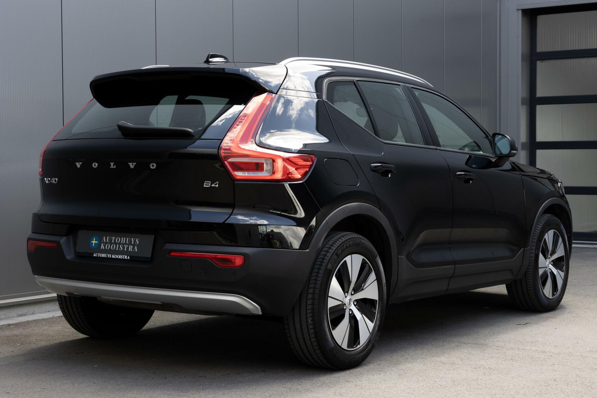 Volvo XC40 | B4 Momentum Pro | 2100 trekgewicht | Autopilot | Keyless | Achteruitrijcamera |