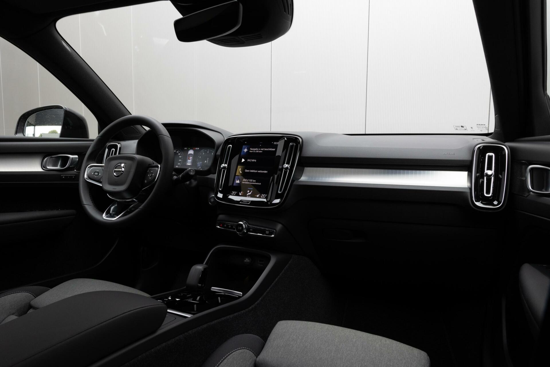 Volvo XC40 | B3 Plus Dark | Keyless | Autopilot | Comfortstoelen | H&K Audio |