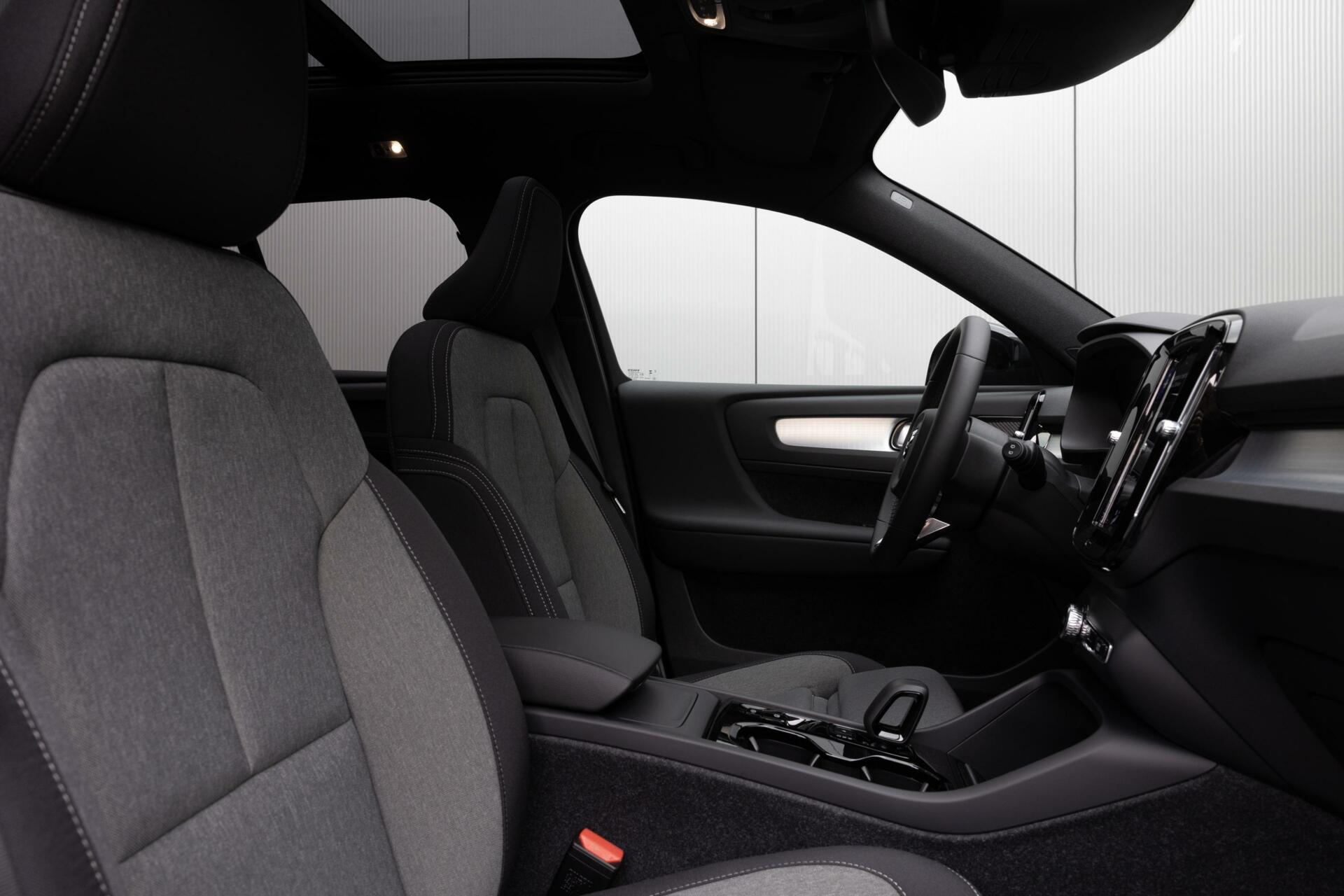 Volvo XC40 | B3 Plus Dark | Keyless | Autopilot | Comfortstoelen | H&K Audio |