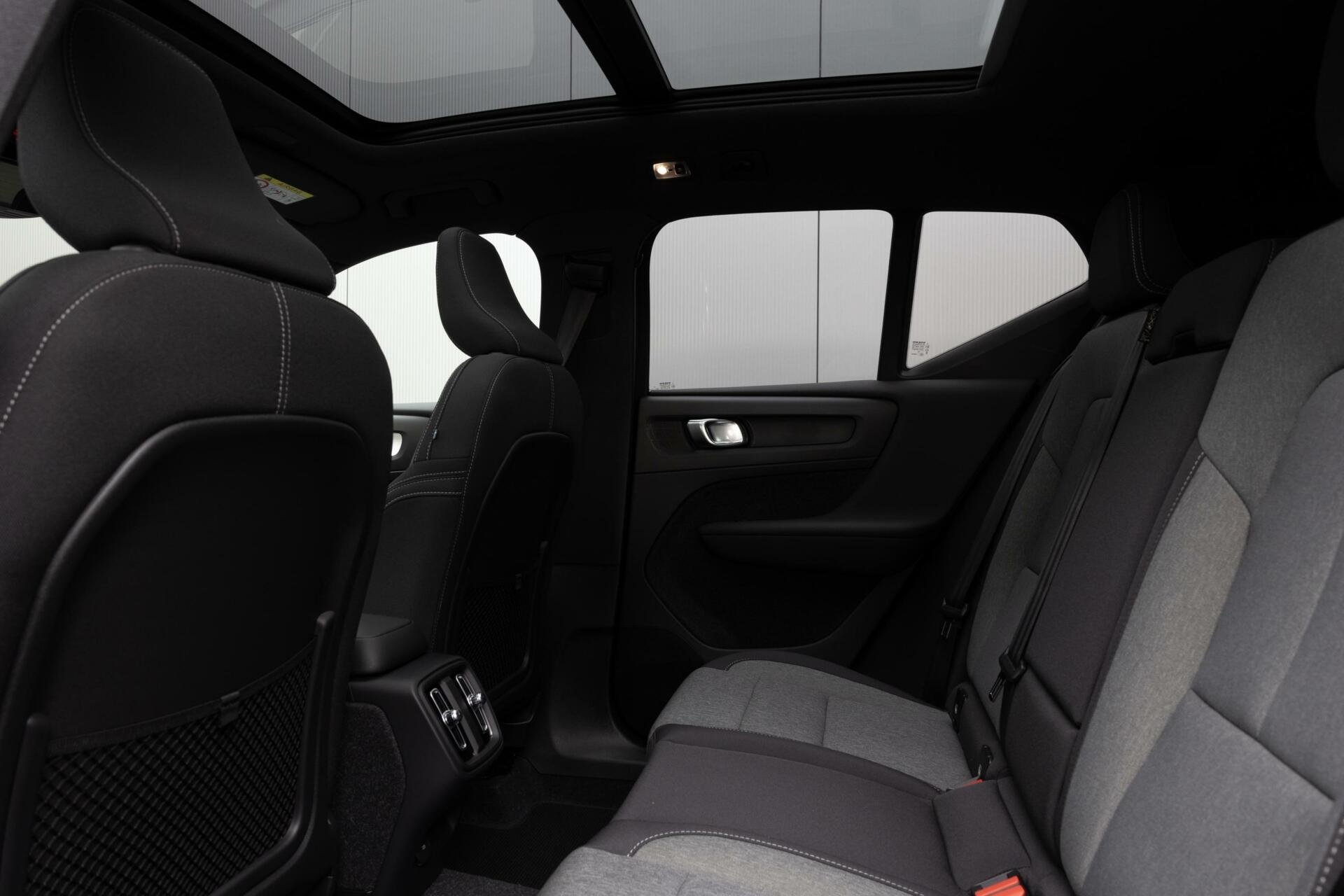 Volvo XC40 | B3 Plus Dark | Keyless | Autopilot | Comfortstoelen | H&K Audio |