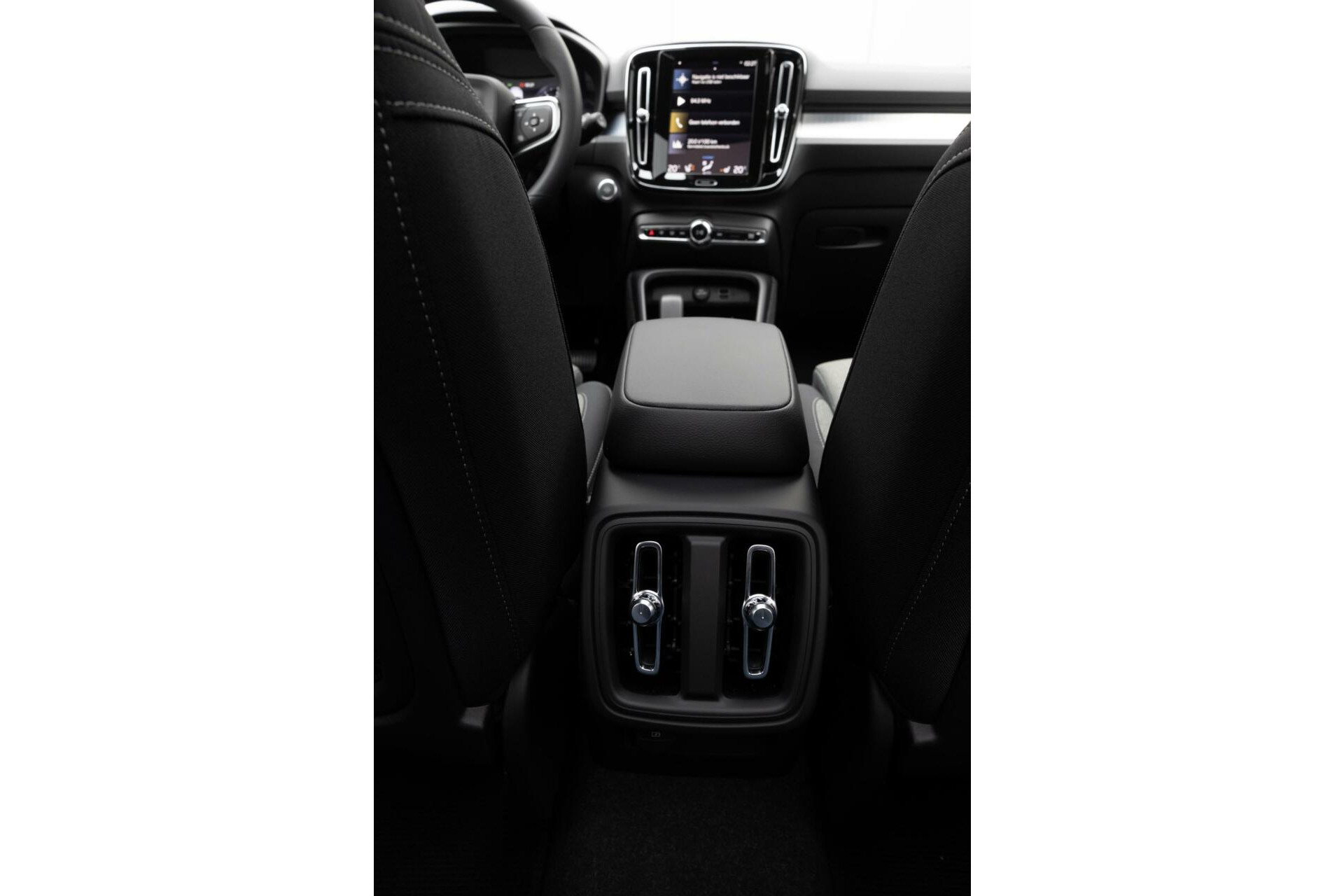 Volvo XC40 | B3 Plus Dark | Keyless | Autopilot | Comfortstoelen | H&K Audio |