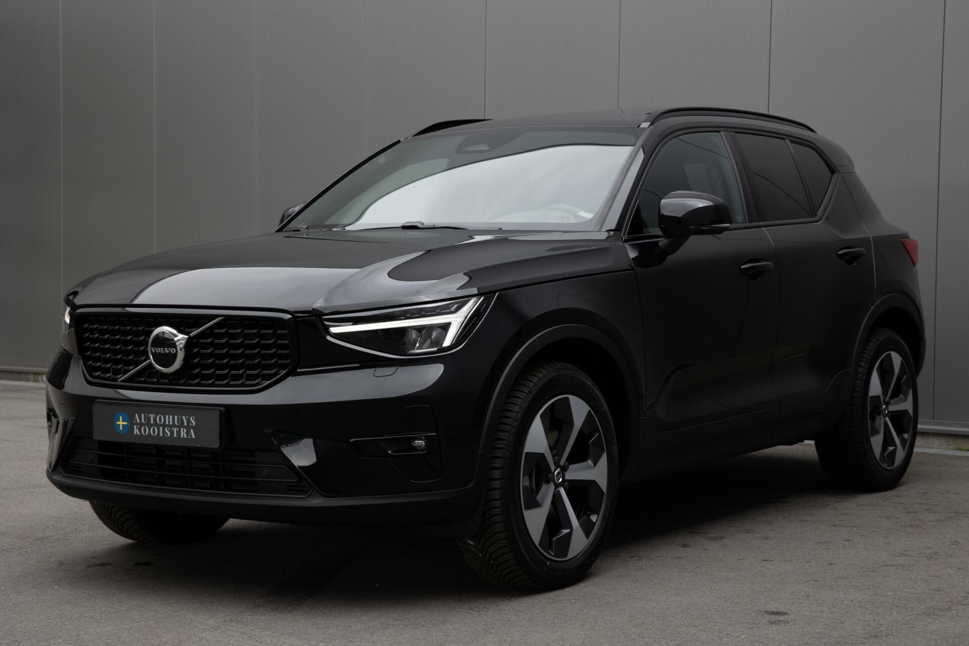 Volvo XC40 | B3 Plus Dark | Keyless | Autopilot | Comfortstoelen | H&K Audio |