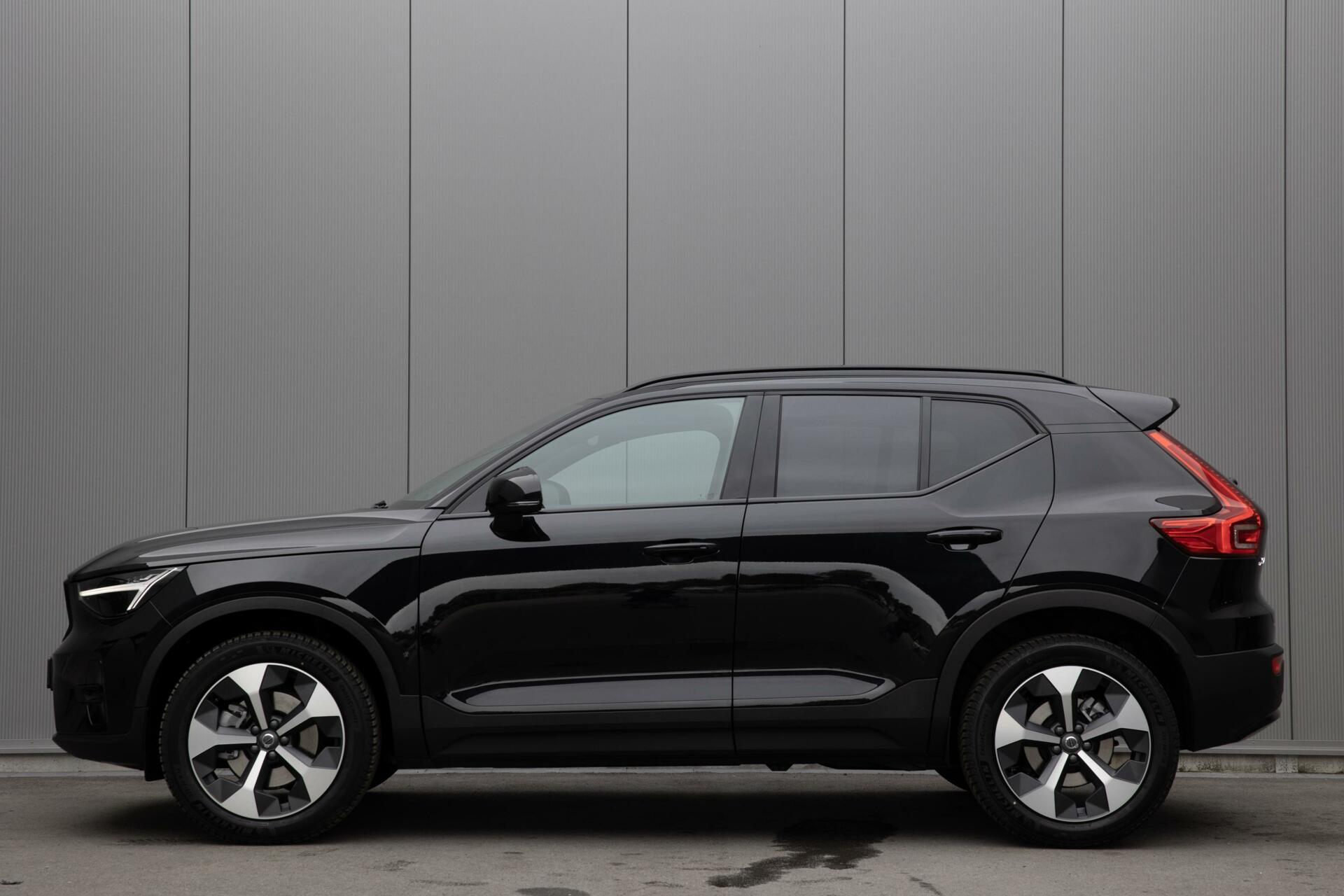 Volvo XC40 | B3 Plus Dark | Keyless | Autopilot | Comfortstoelen | H&K Audio |