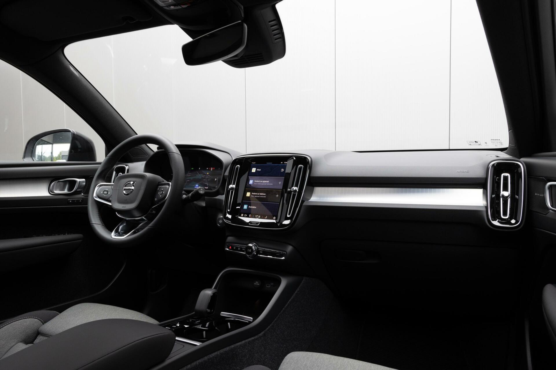 Volvo XC40 | B3 Plus Dark | Panoramadak | H&K Audio | Winterpack | Memory Stoelen |