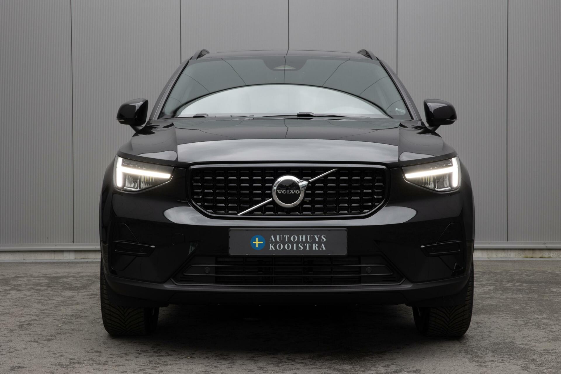 Volvo XC40 | B3 Plus Dark | Panoramadak | H&K Audio | Winterpack | Memory Stoelen |