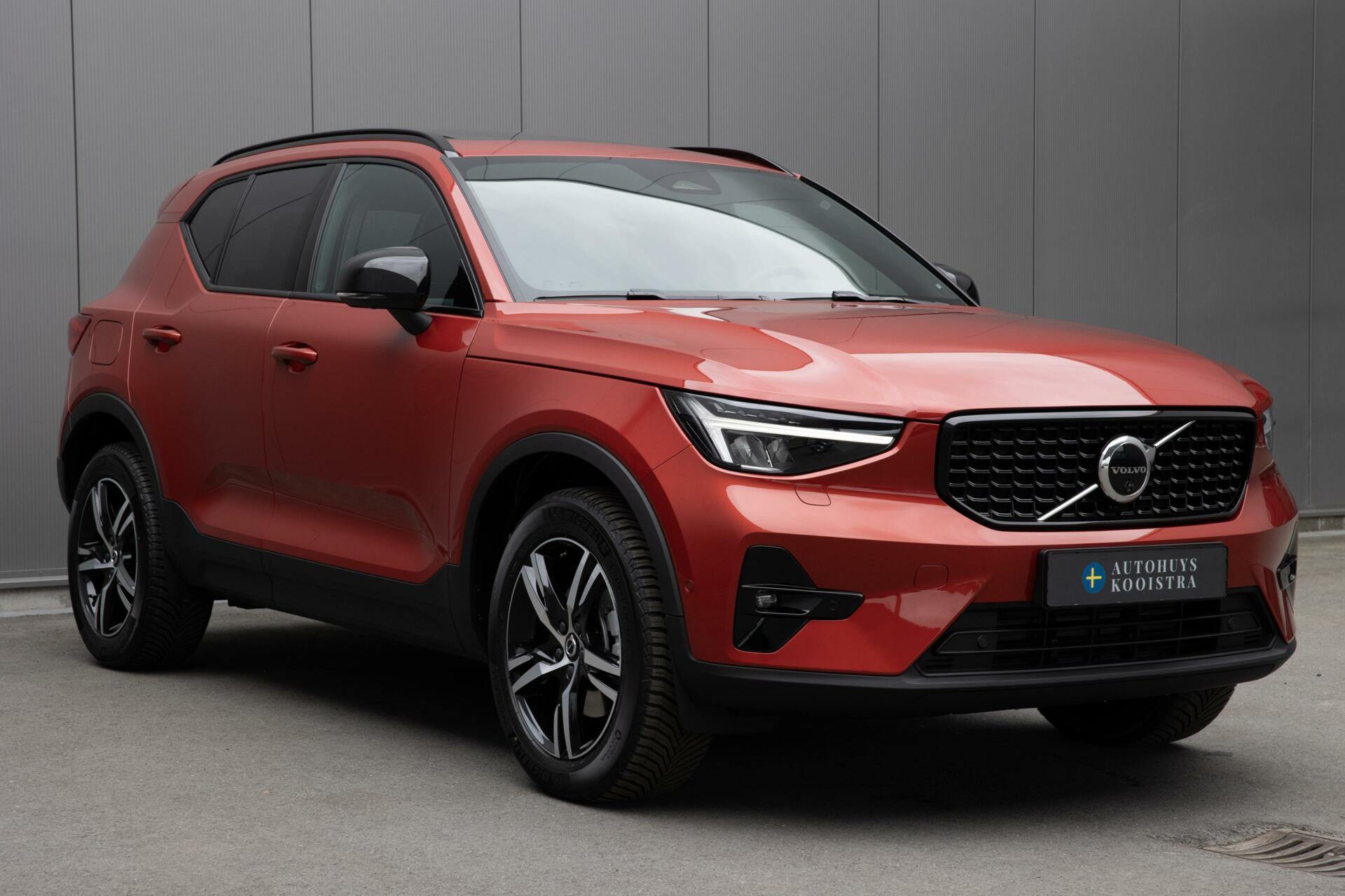 Volvo XC40 | B3 Plus Dark | H&K Audio | 360° Camera | Panoramadak | Google Maps |