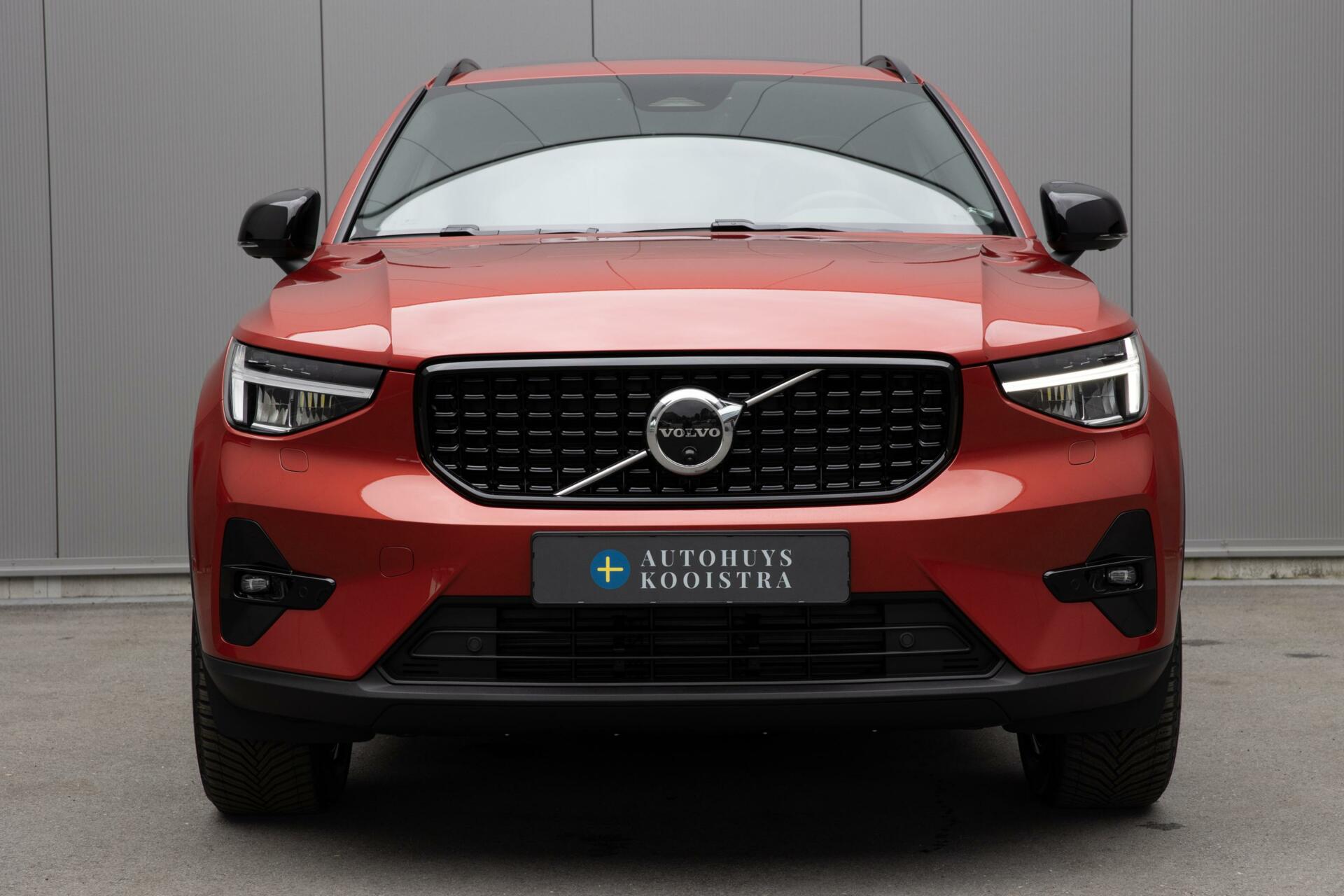 Volvo XC40 | B3 Plus Dark | H&K Audio | 360° Camera | Panoramadak | Google Maps |