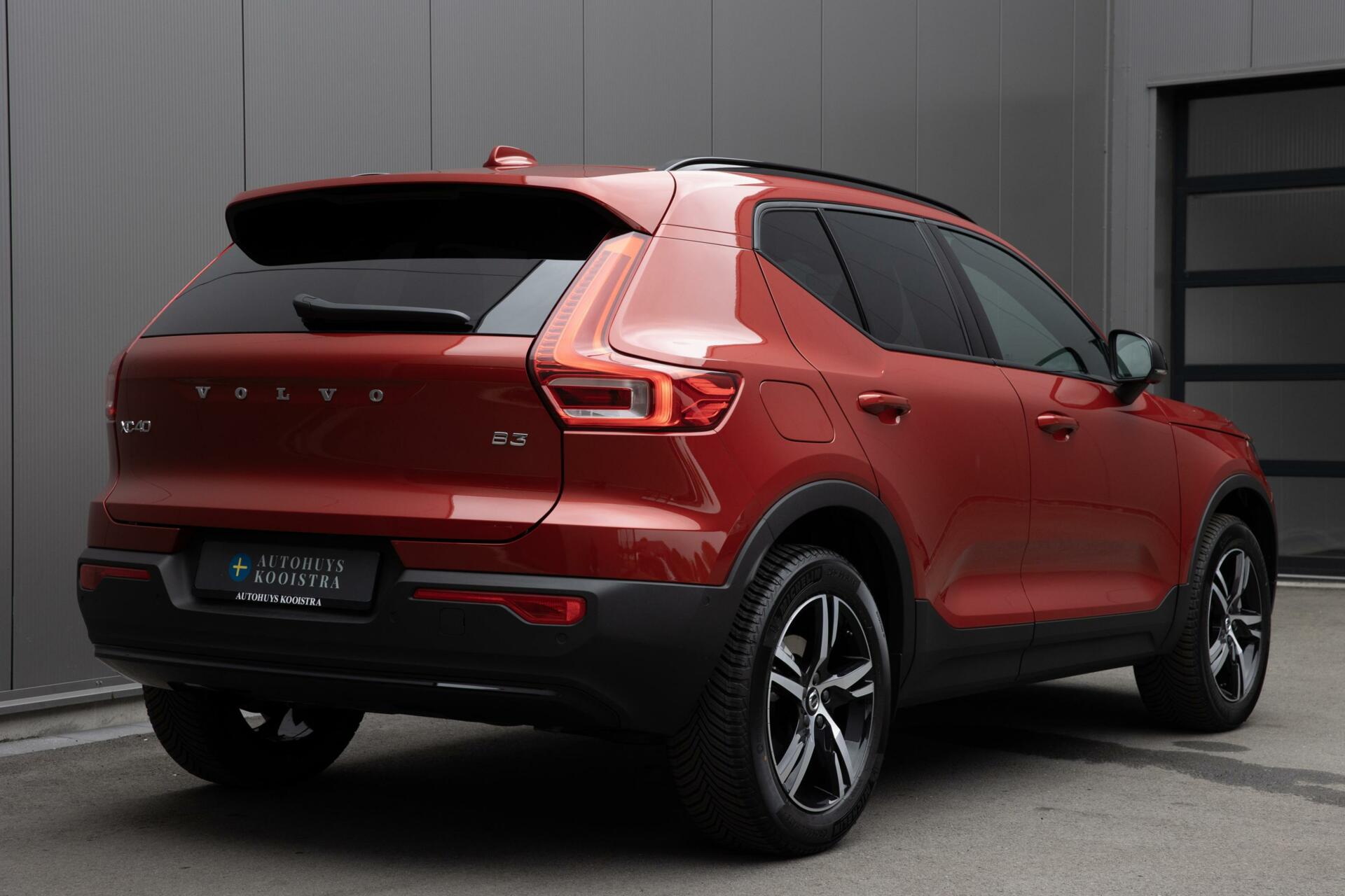 Volvo XC40 | B3 Plus Dark | H&K Audio | 360° Camera | Panoramadak | Google Maps |