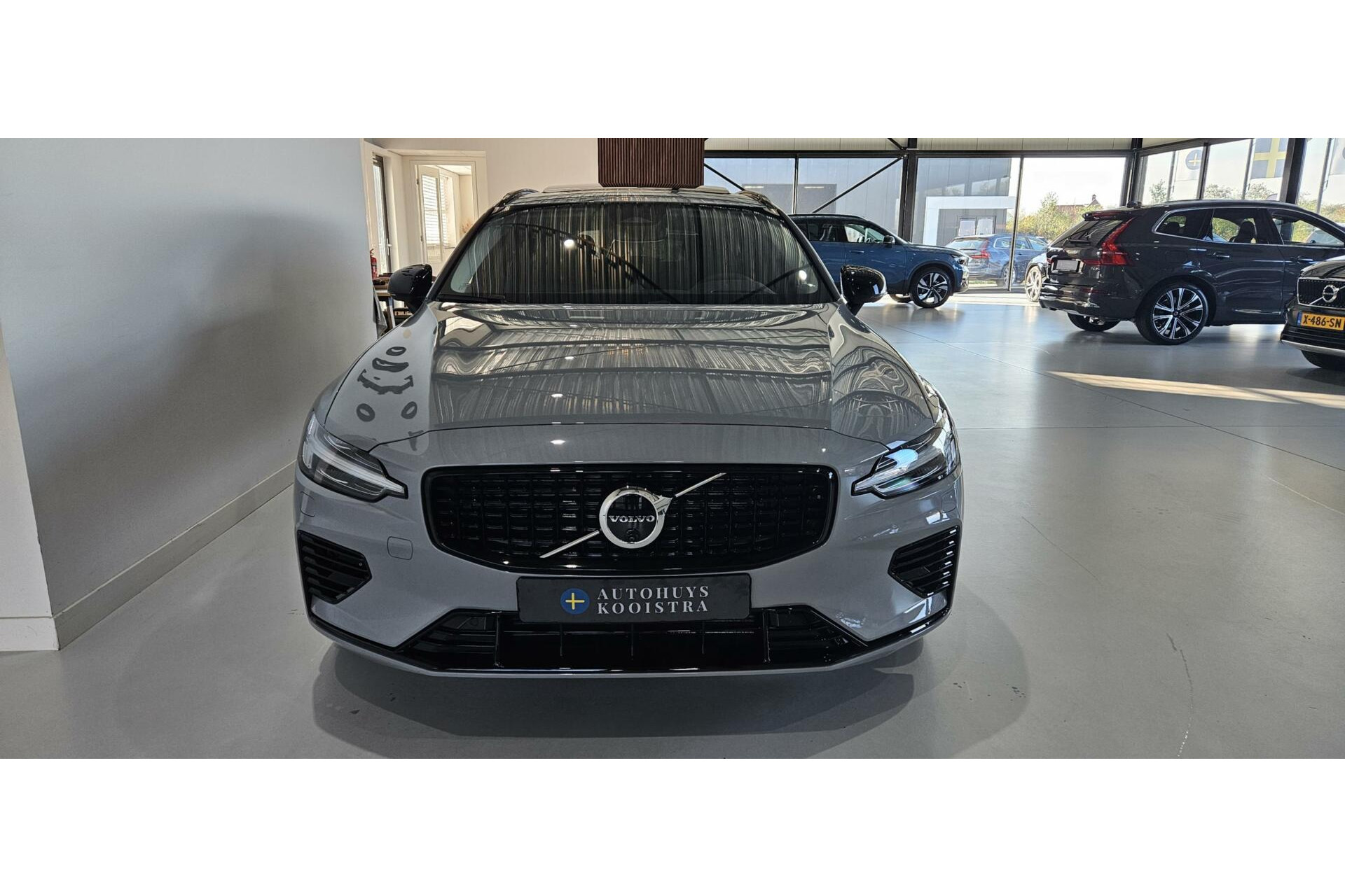 Volvo V60 2.0 T6 Recharge AWD Ultra Dark MY2025 | Full-Option | B&W