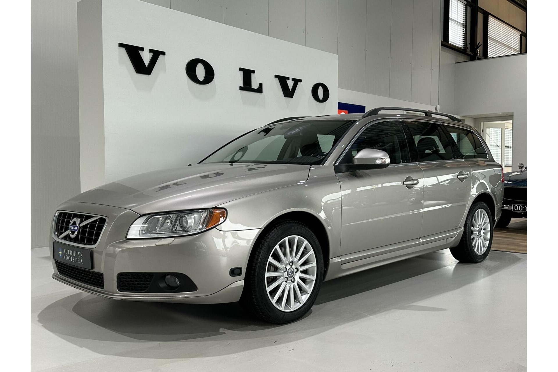 Volvo V70 2.5FT Momentum Automaat | Xenon | Trekhaak | Stoelverwarming