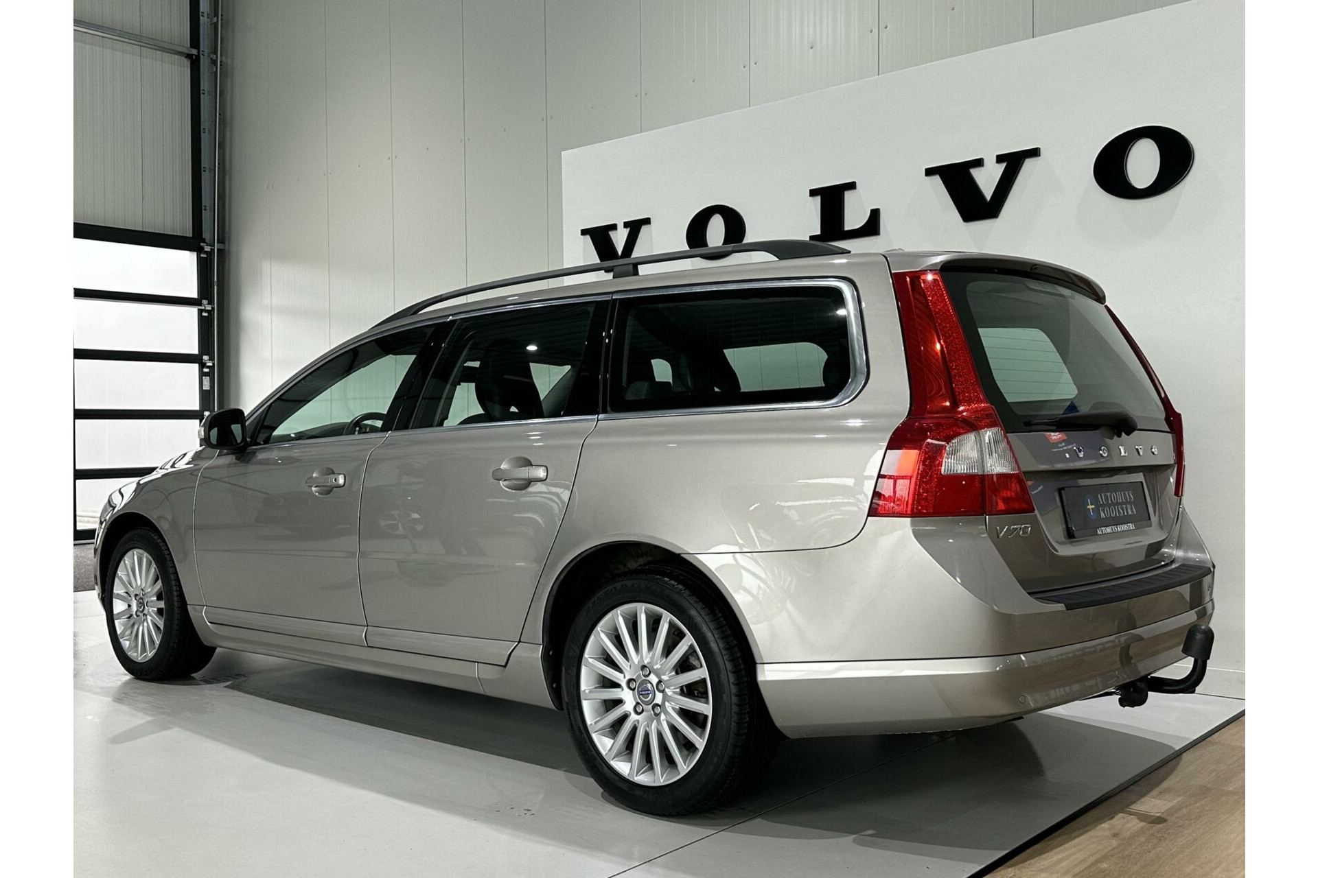 Volvo V70 2.5FT Momentum Automaat | Xenon | Trekhaak | Stoelverwarming