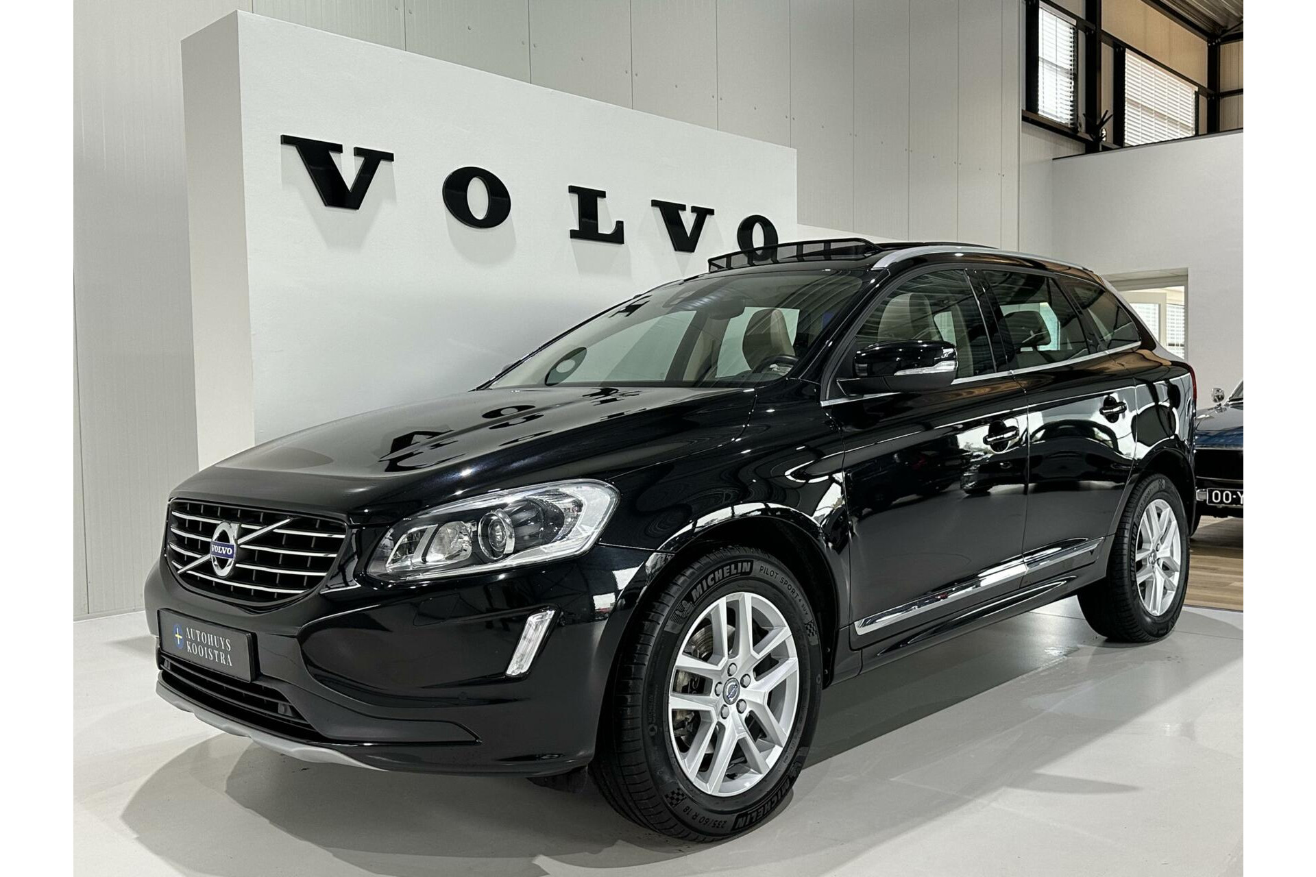 Volvo XC60 - 2.0 T5 FWD Polar+ Automaat Leder Pano Trekhaak