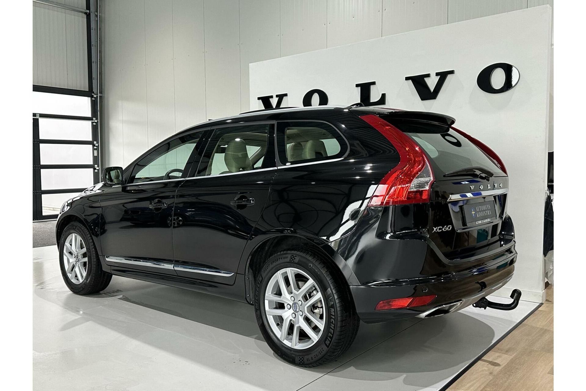 Volvo XC60 2.0 T5 FWD Polar+ Automaat Leder Pano Trekhaak