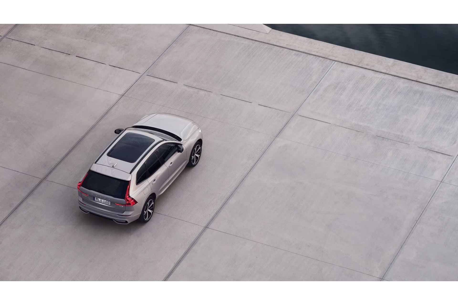 Volvo XC60 2.0 Recharge T6 AWD Ultra Dark Direct Leverbaar!