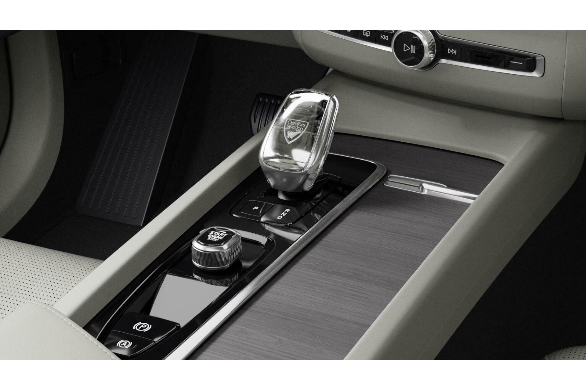 Volvo XC60 Recharge T6 AWD Ultra Bright Direct Leverbaar!