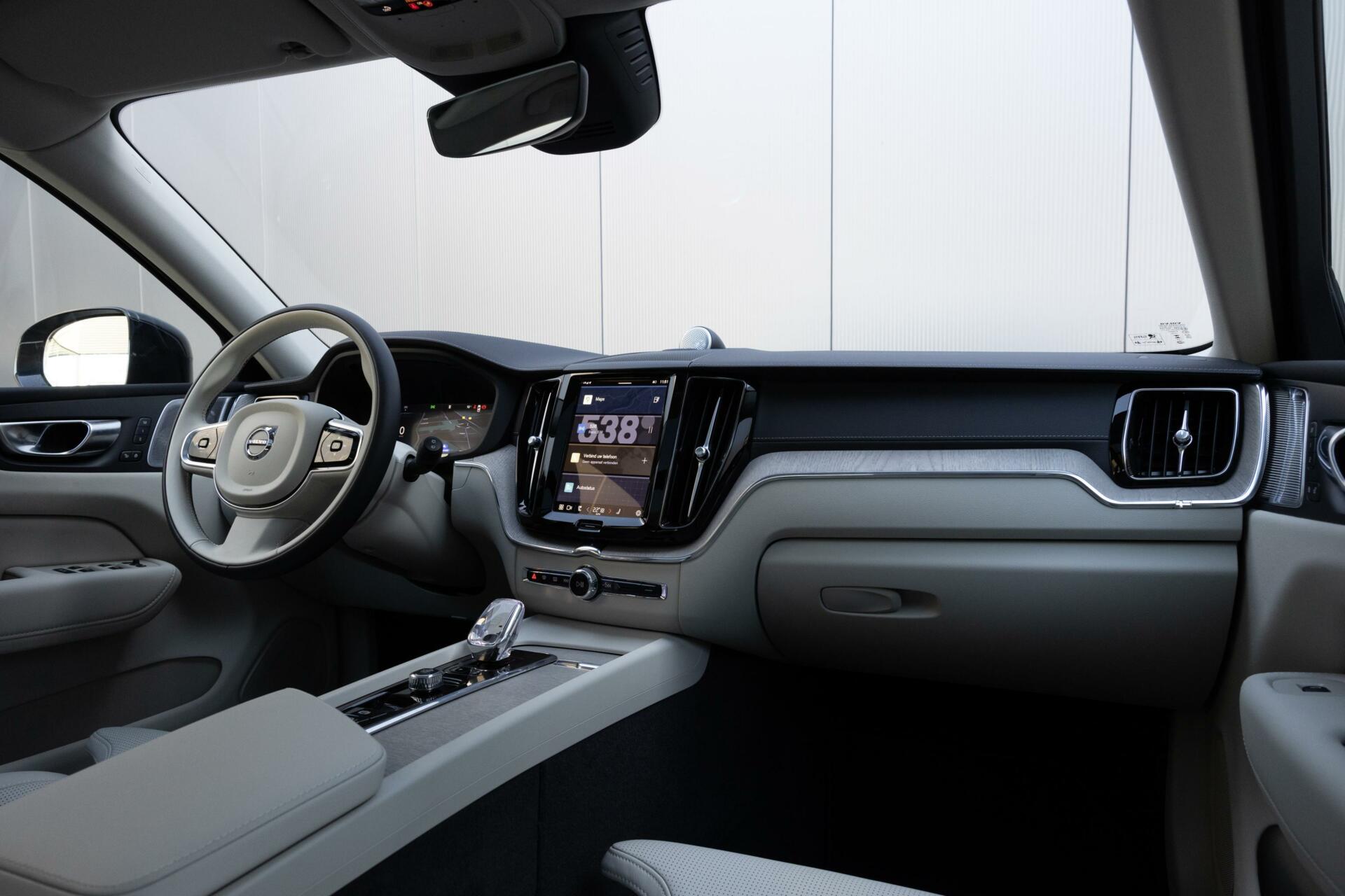 Volvo XC60 Recharge T6 AWD Ultra Bright FULL OPTION