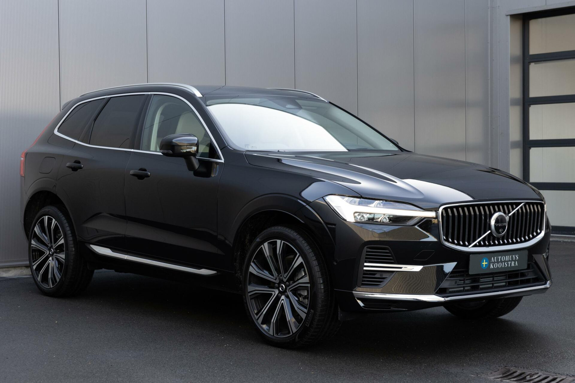 Volvo XC60 Recharge T6 AWD Ultra Bright FULL OPTION