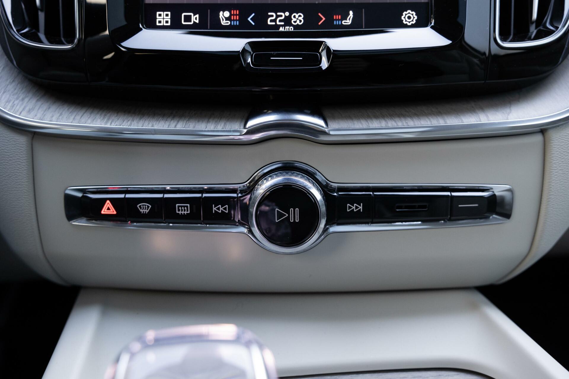 Volvo XC60 Recharge T6 AWD Ultra Bright FULL OPTION