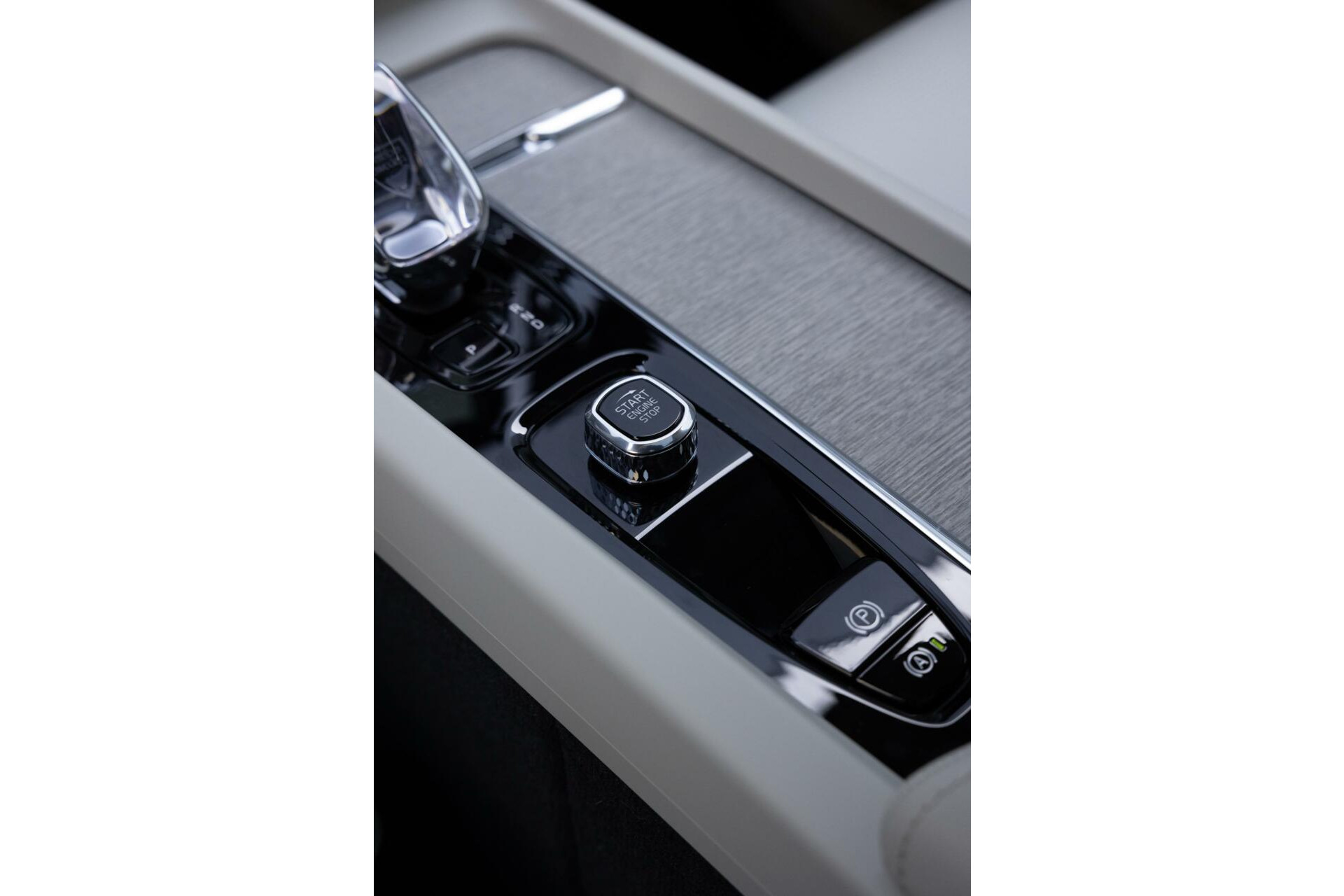 Volvo XC60 Recharge T6 AWD Ultra Bright FULL OPTION