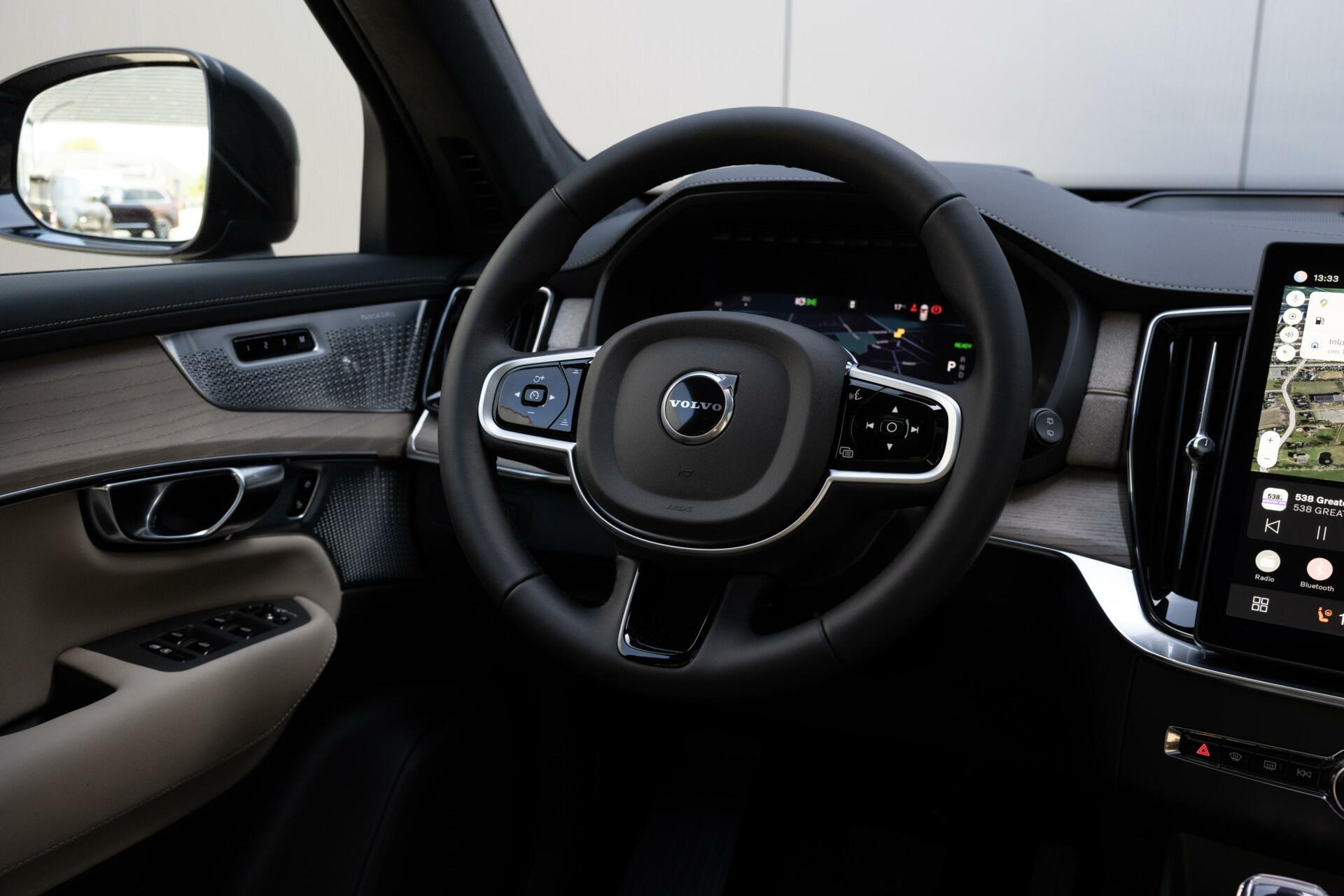 Volvo XC90 T8 Plug-in hybrid AWD Ultra Dark 2025 FULL OPTION