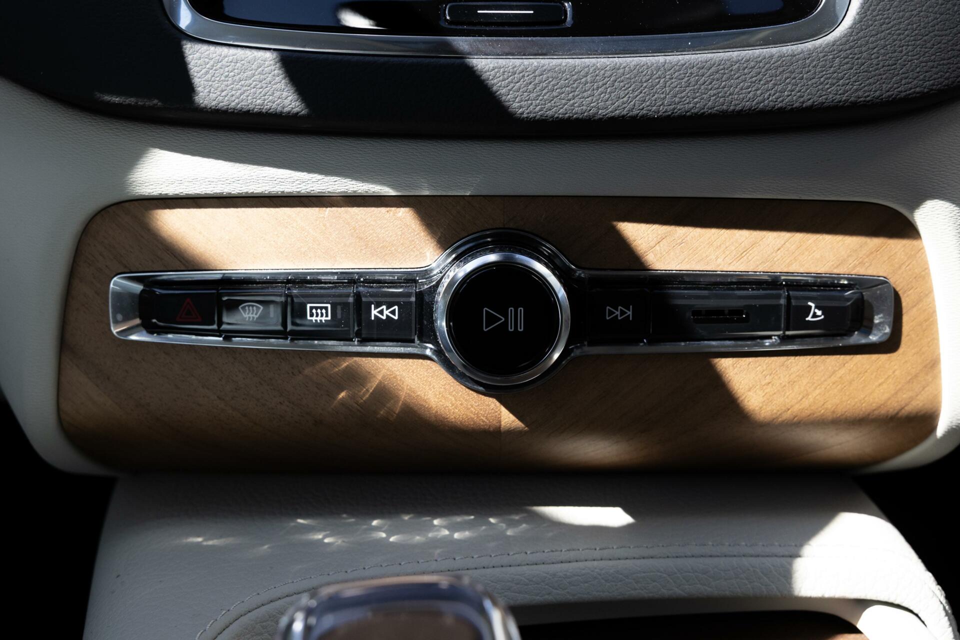 Volvo XC90 2.0 T8 Plug-in hybrid AWD Ultra Bright Longrange|Panorama|Trekhaak|H/K Audio