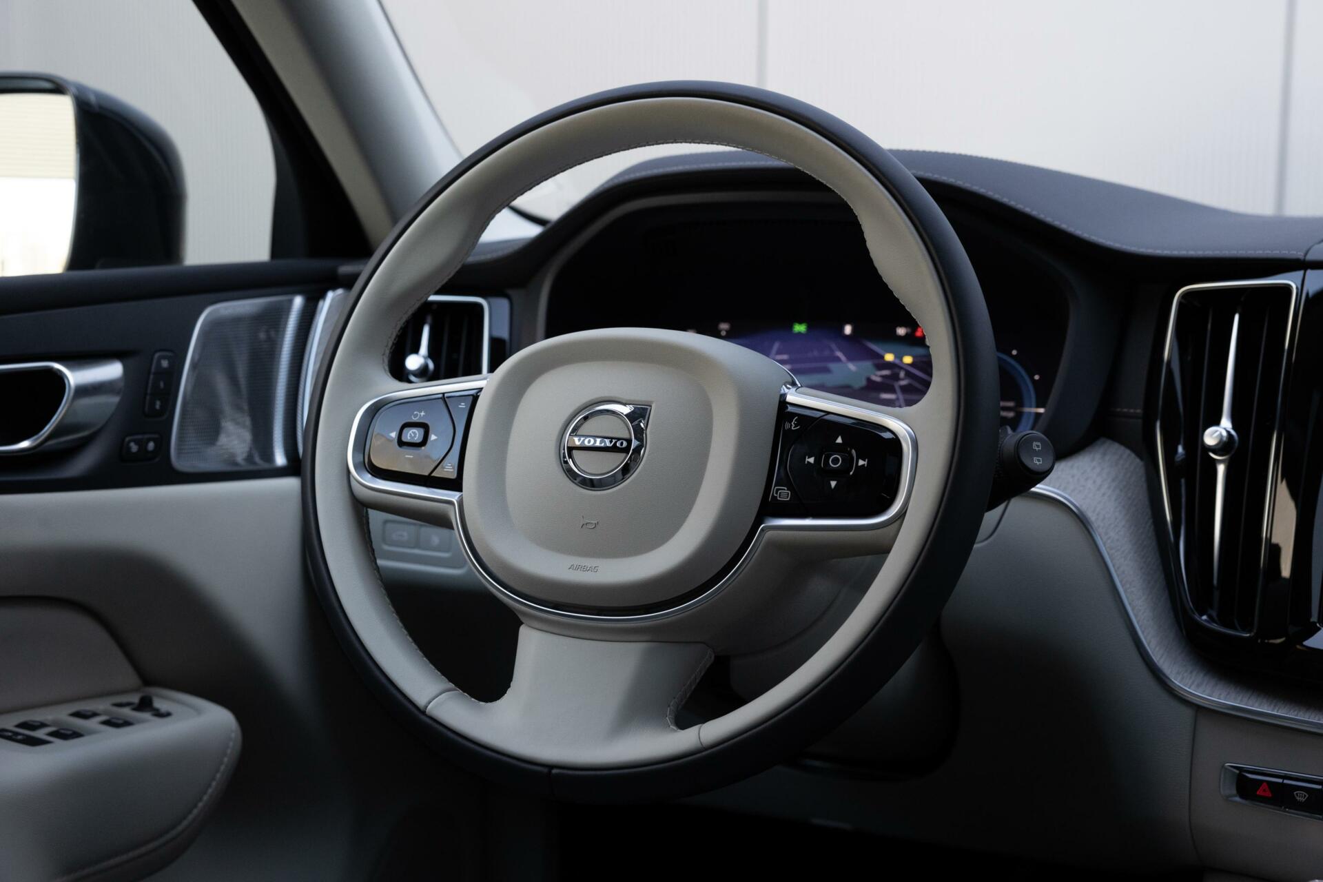 Volvo XC60 Recharge T6 AWD Ultra Bright FULL OPTION