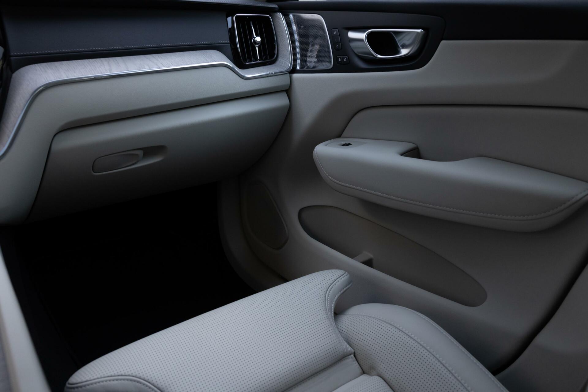 Volvo XC60 Recharge T6 AWD Ultra Bright FULL OPTION