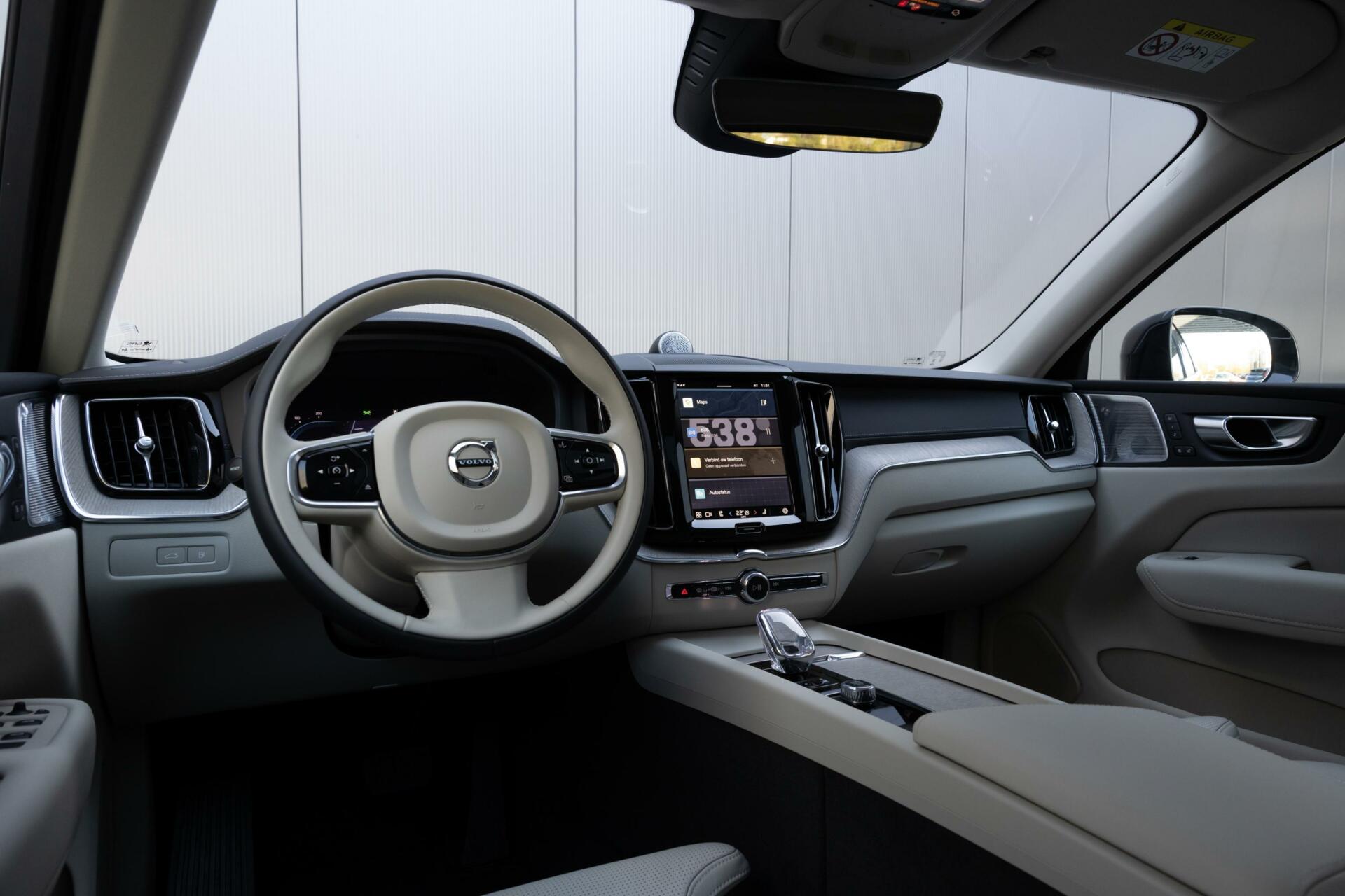 Volvo XC60 Recharge T6 AWD Ultra Bright FULL OPTION