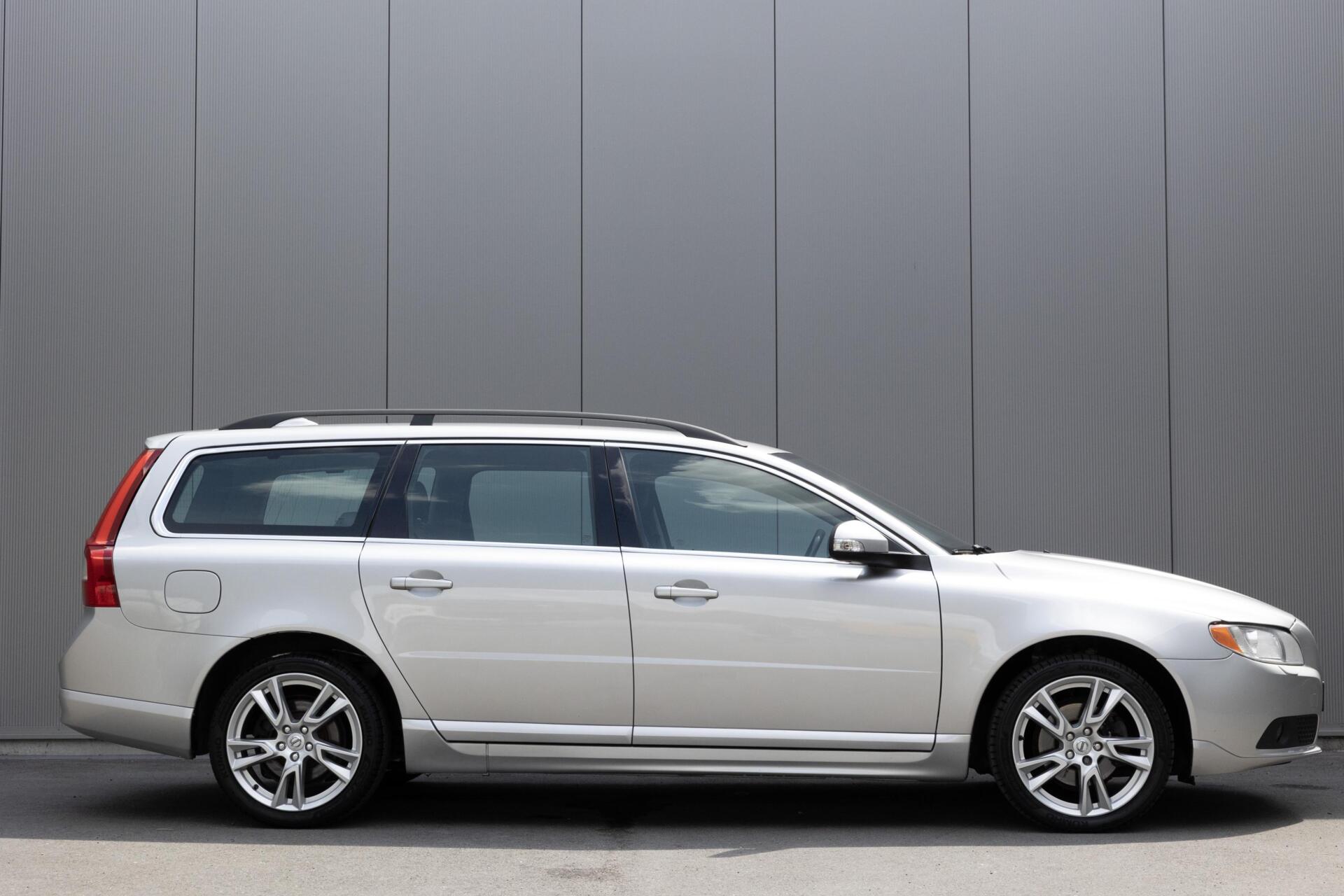 Volvo V70 - 2.0 Summum Youngtimer|Automaat|Xenon|Clima|Stoelverwarming