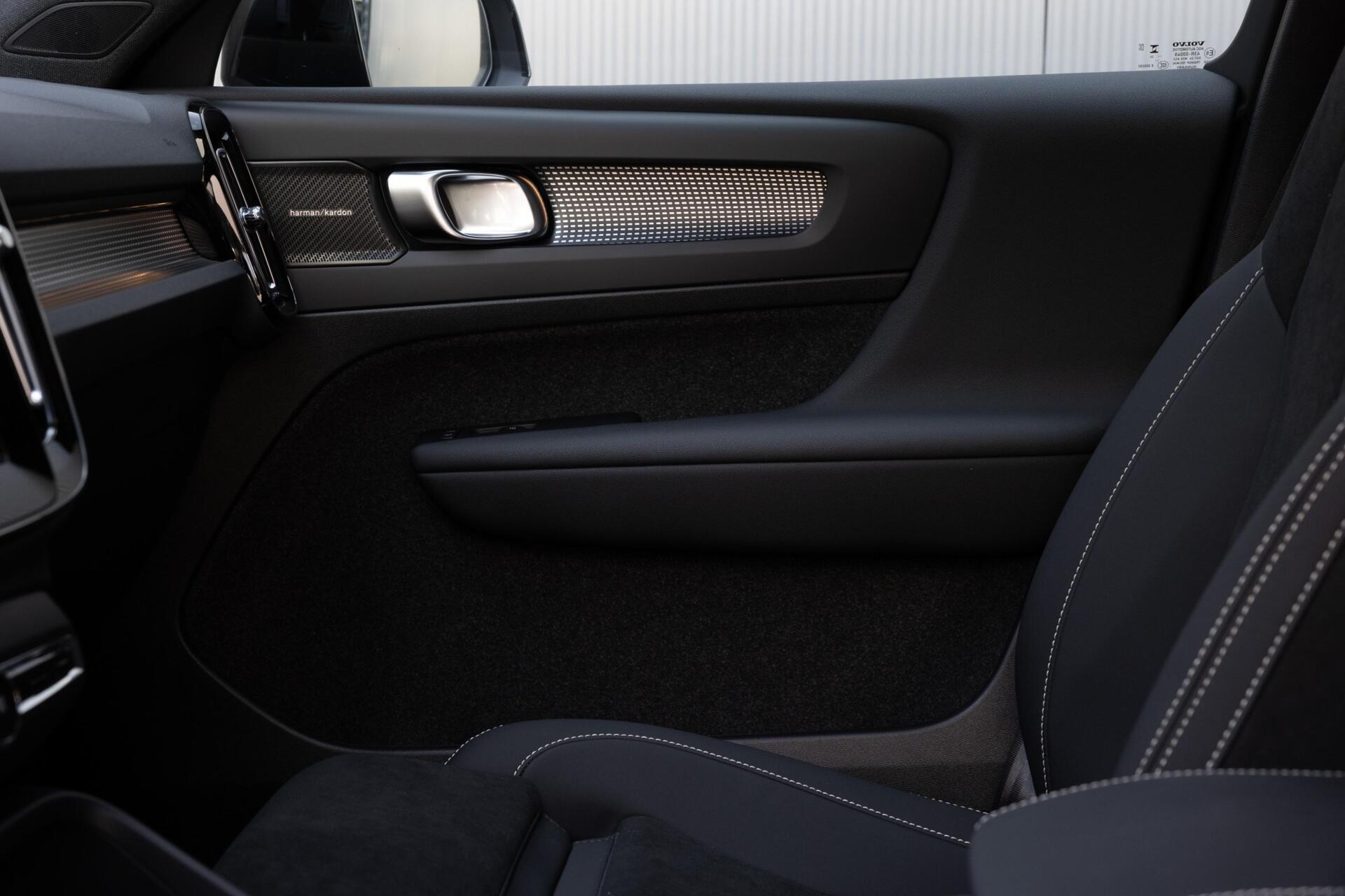 Volvo XC40 | B4 Ultra Dark|Black Edition |FULL OPTION|360° Camera|Panoramadak|MY 2026|