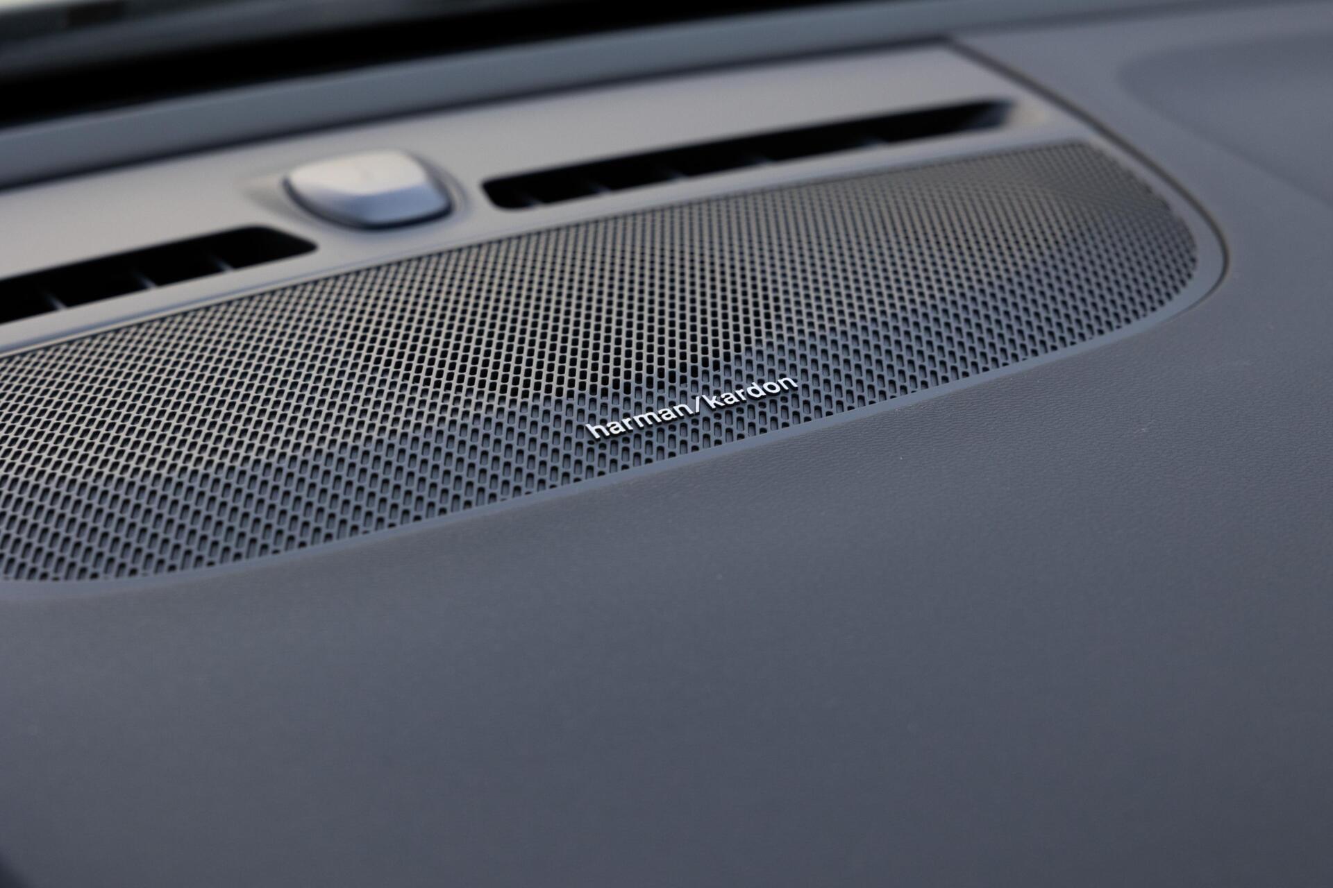 Volvo XC40 | B4 Ultra Dark|Black Edition| MY 2026|