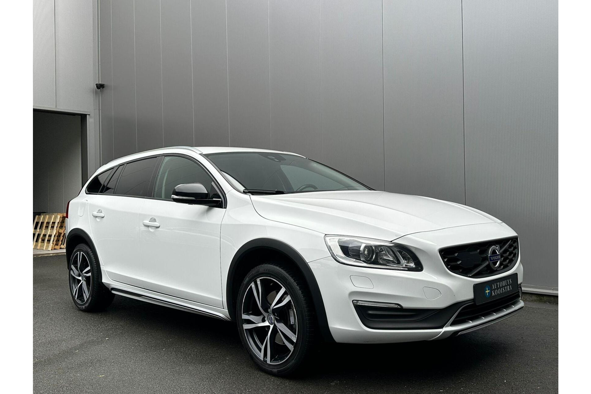 Volvo V60 Cross Country 2.0 D3 Momentum Trekhaak|Stoelverwarming|Xenon