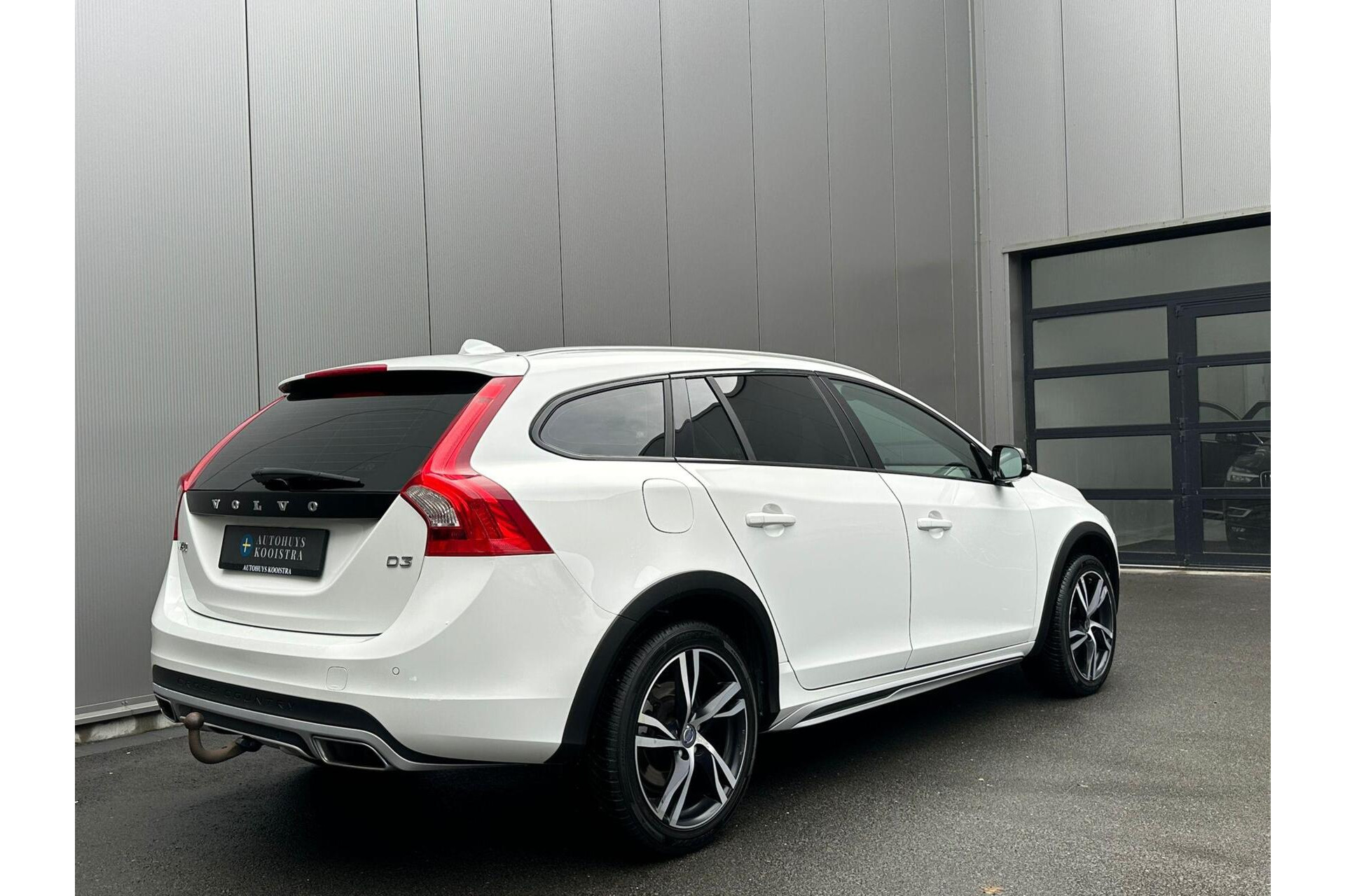 Volvo V60 Cross Country 2.0 D3 Momentum Trekhaak|Stoelverwarming|Xenon