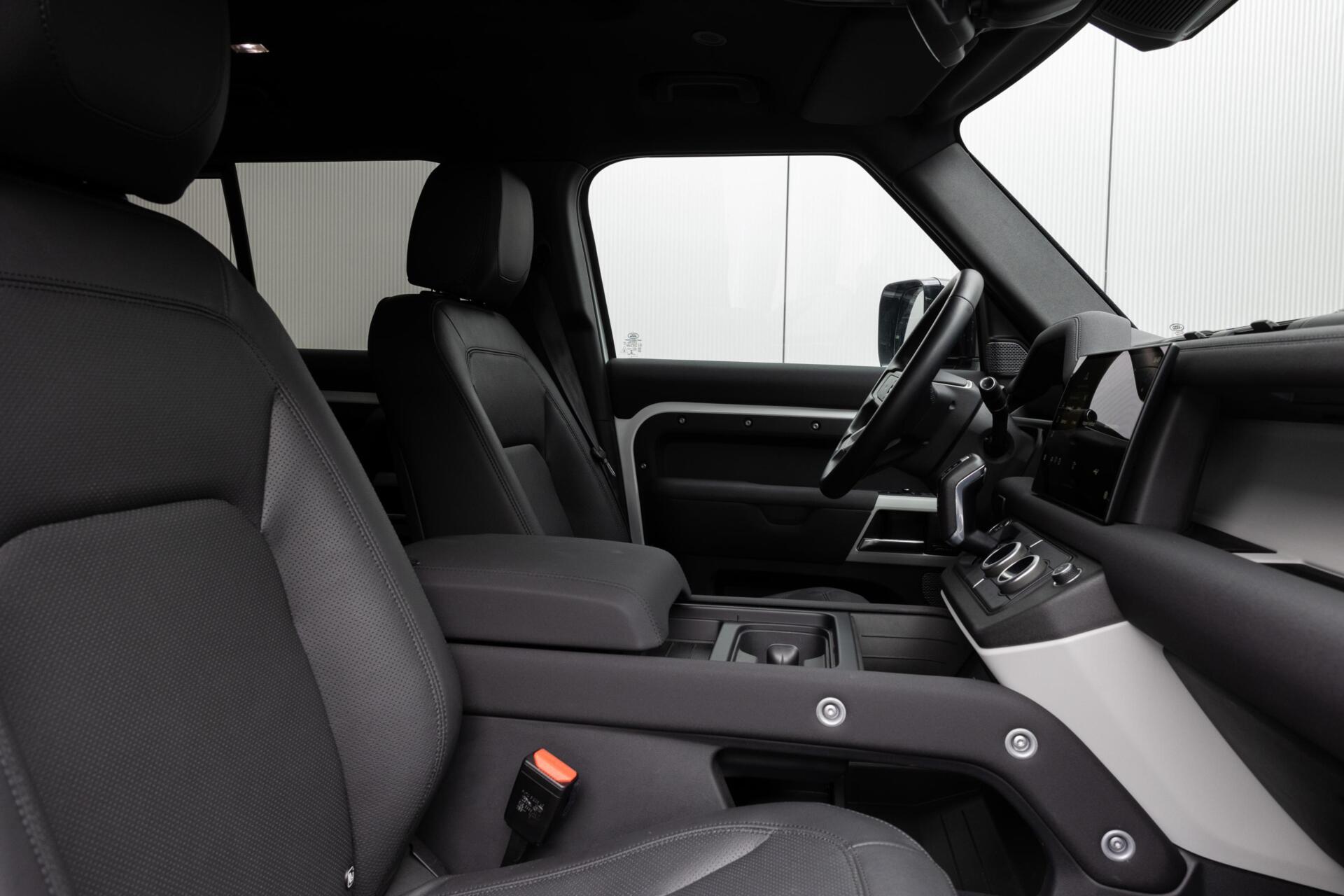 Land Rover Defender 3.0 D250 110 MHEV SE