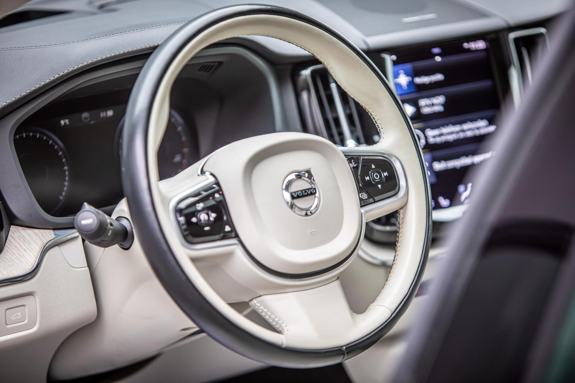 Volvo XC60 2.0 B5 Inscription HUD|Panorama|360|H/K Audio