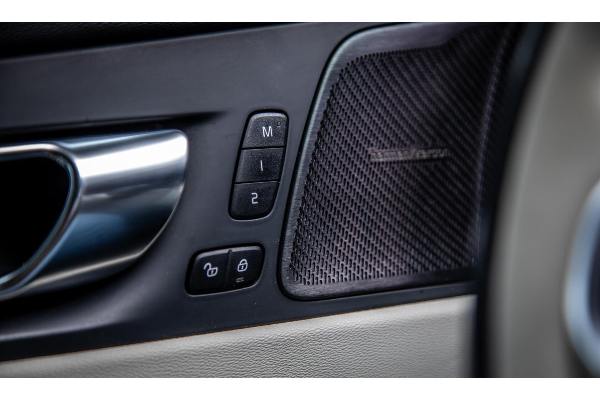 Volvo XC60 2.0 B5 Inscription HUD|Panorama|360|H/K Audio