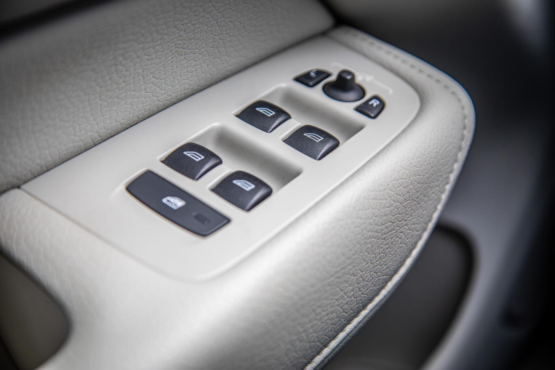 Volvo XC60 2.0 B5 Inscription HUD|Panorama|360|H/K Audio