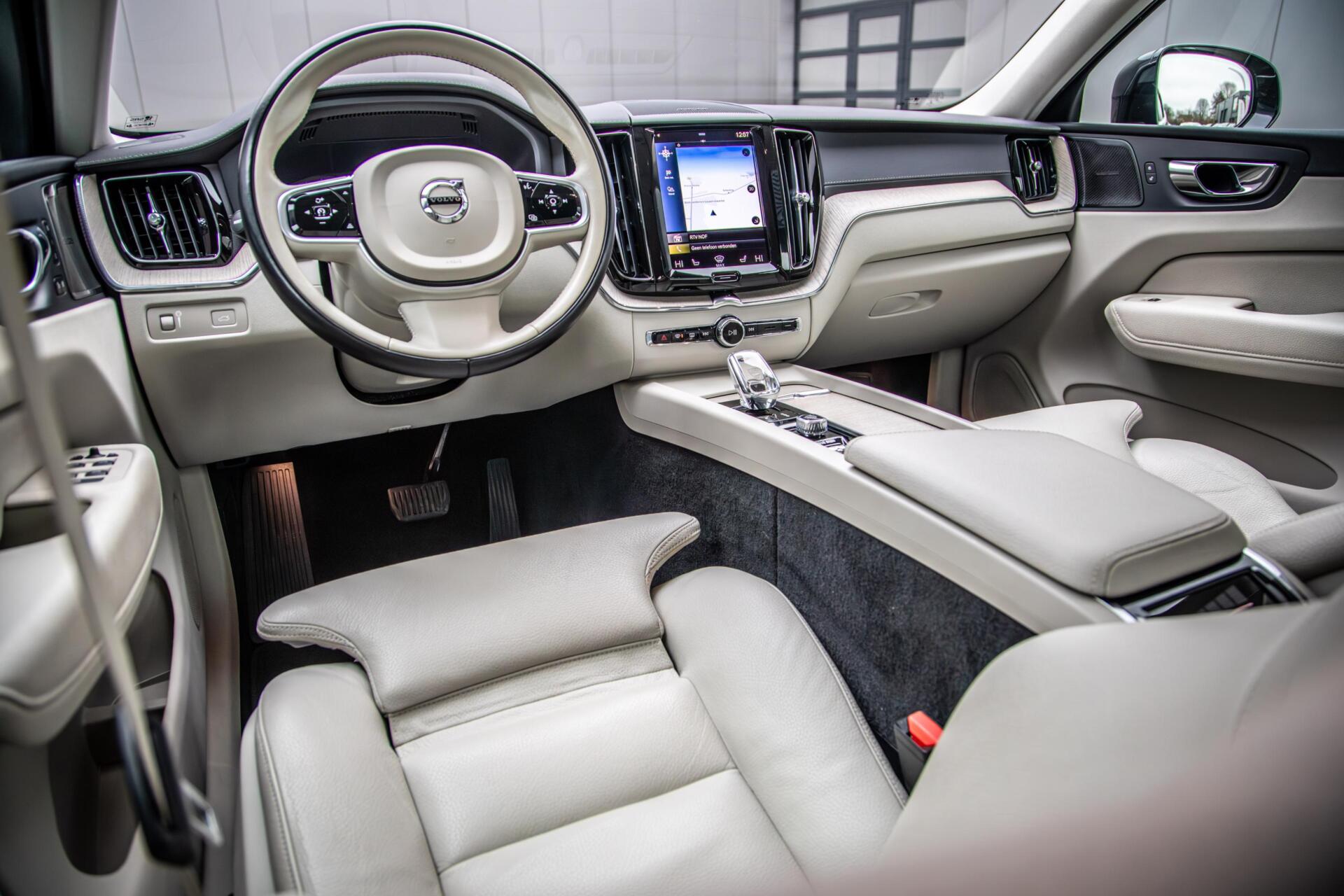 Volvo XC60 2.0 B5 Inscription HUD|Panorama|360|H/K Audio